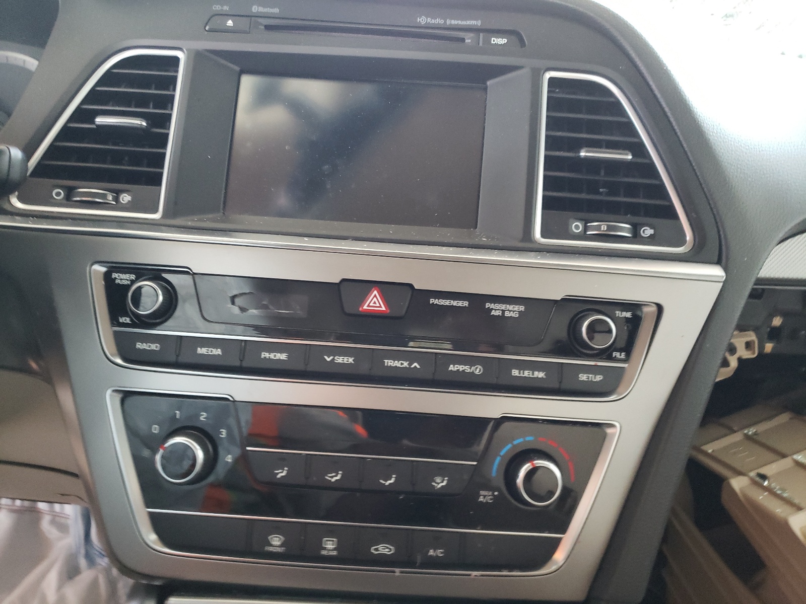 Photo 9 from auction – 2017 HYUNDAI SONATA SE with VIN 5NPE24AF2HH582322
