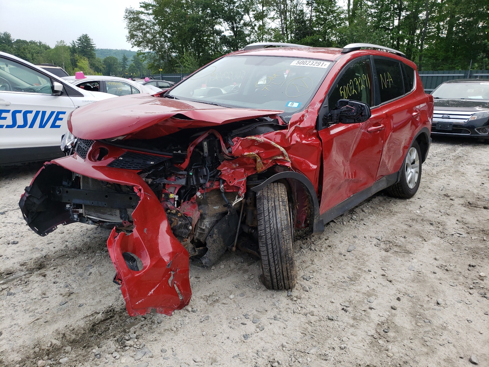 Photo 2 from auction – 2015 TOYOTA RAV4 LE with VIN JTMBFREV1FD111786