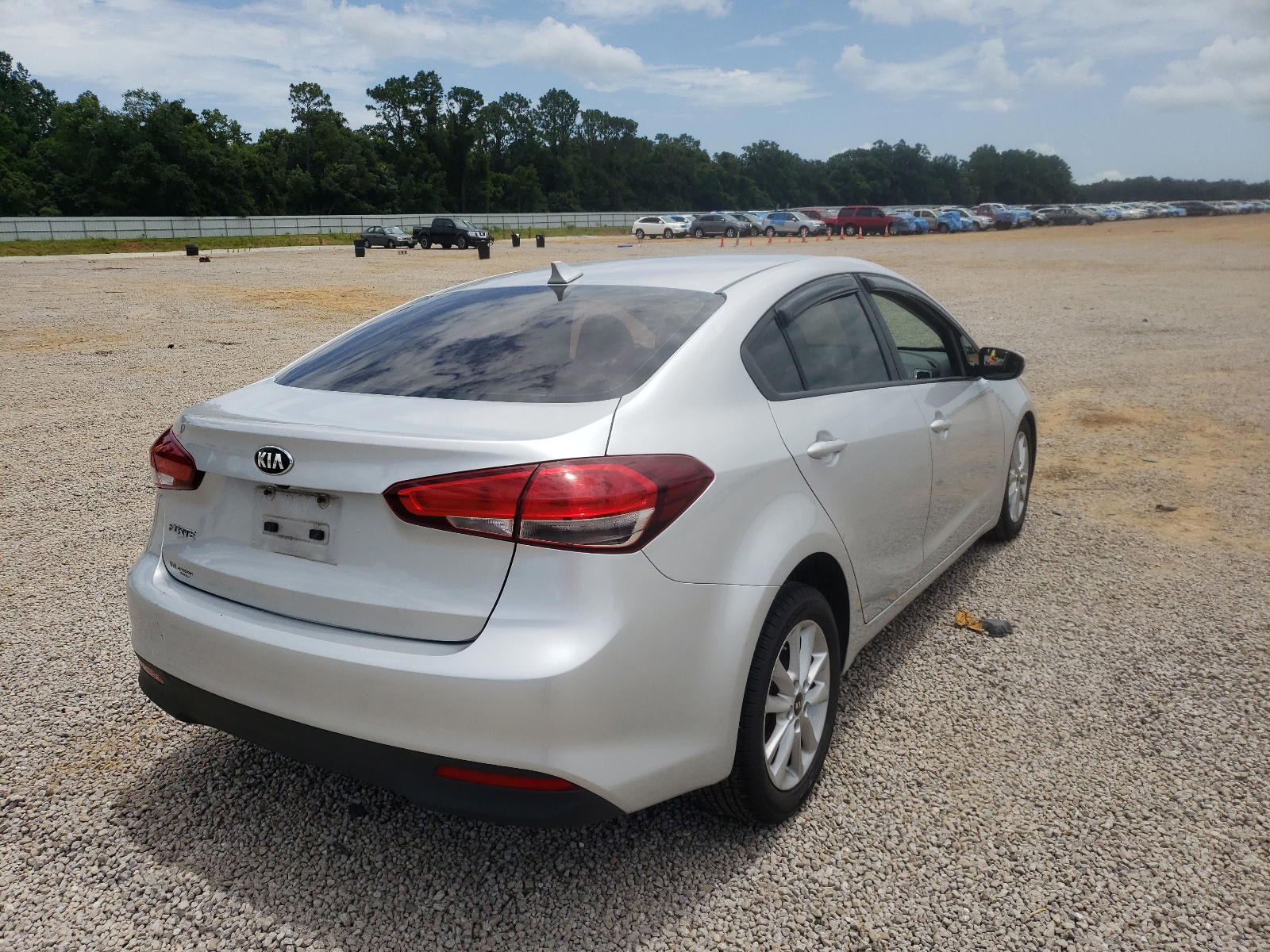 Photo 4 from auction – 2017 KIA FORTE LX with VIN 3KPFL4A76HE129853