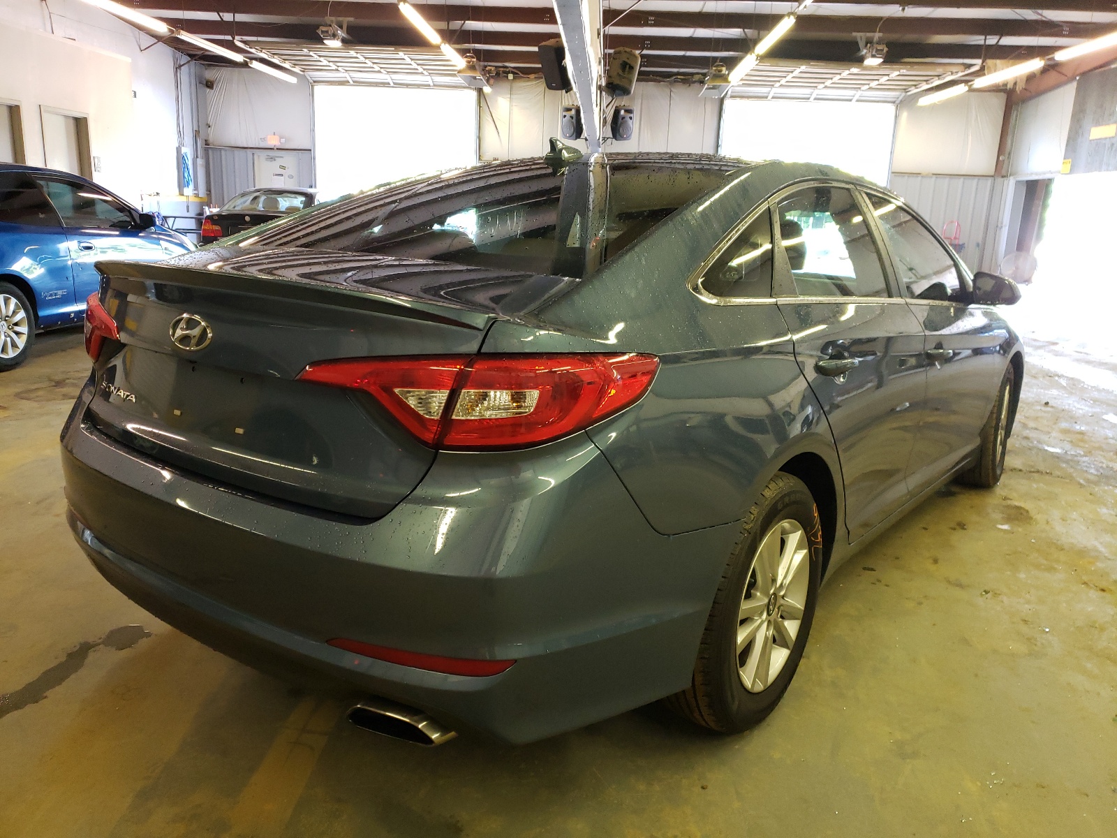Photo 4 from auction – 2016 HYUNDAI SONATA SE with VIN 5NPE24AF5GH276875