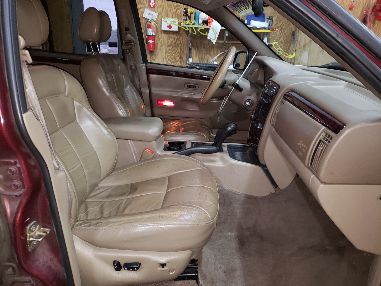 Photo 5 from auction – 2001 JEEP GRAND CHER with VIN 1J4GW58N61C553904