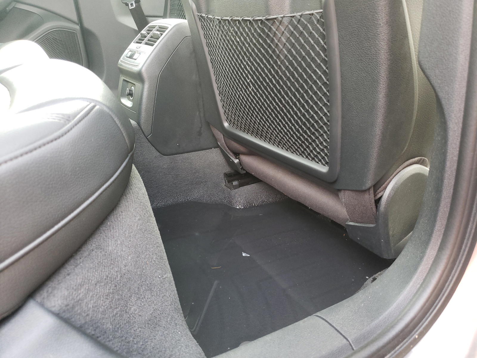 Photo 9 from auction – 2018 AUDI A4 PREMIUM with VIN WAUENAF45JA165509