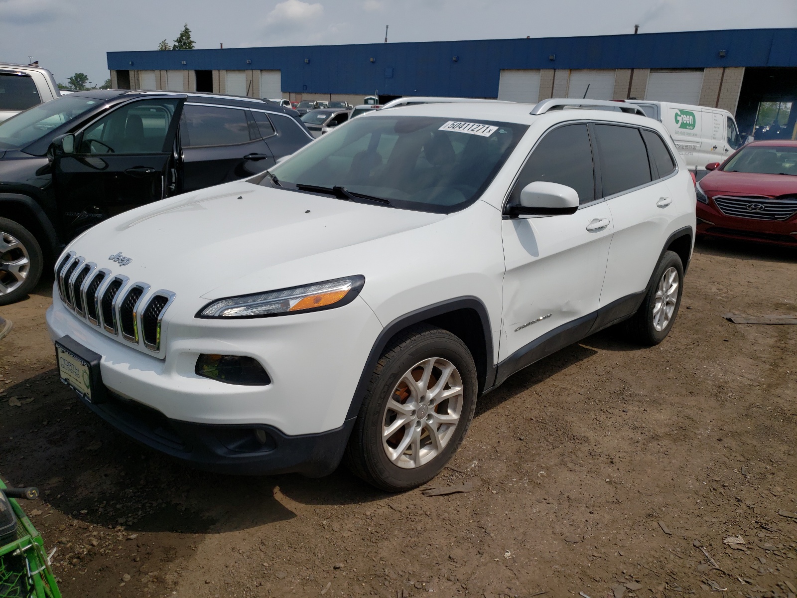 Photo 2 from auction – 2015 JEEP CHEROKEE L with VIN 1C4PJLCB4FW655746
