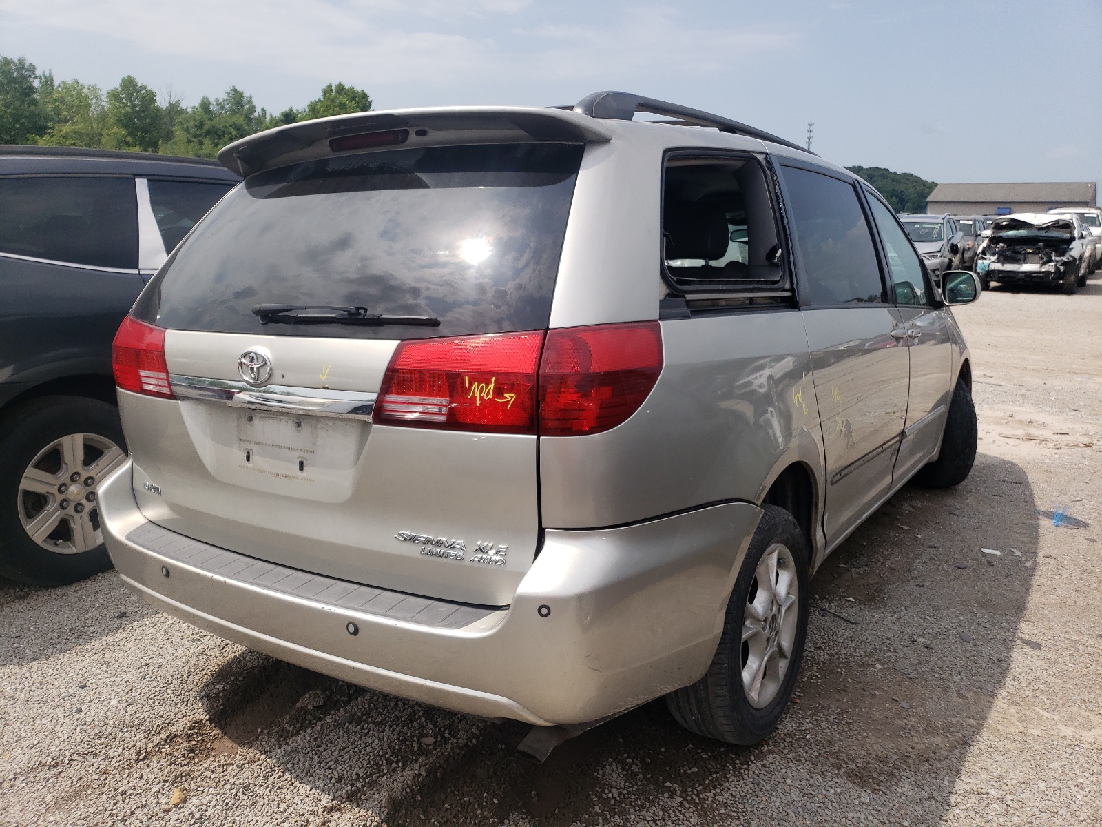 Photo 4 from auction – 2005 TOYOTA SIENNA XLE with VIN 5TDBA22C25S034874