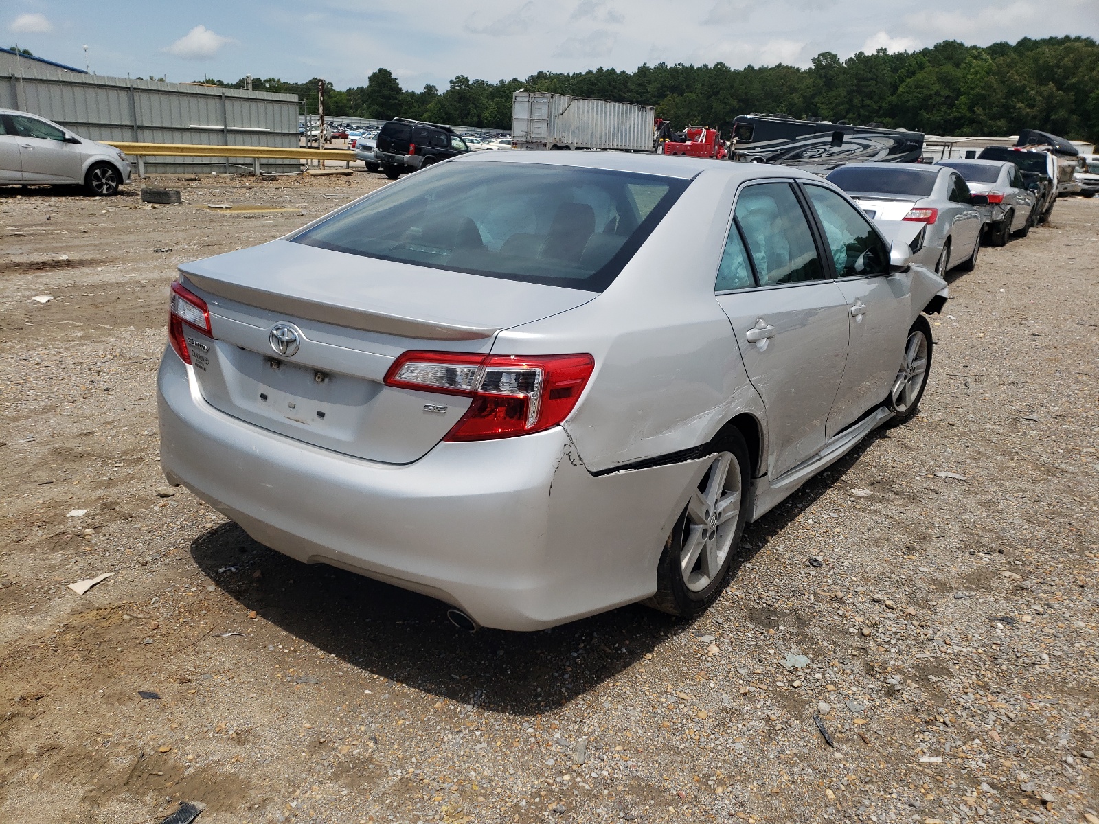 Photo 4 from auction – 2014 TOYOTA CAMRY L with VIN 4T1BF1FK1EU452699
