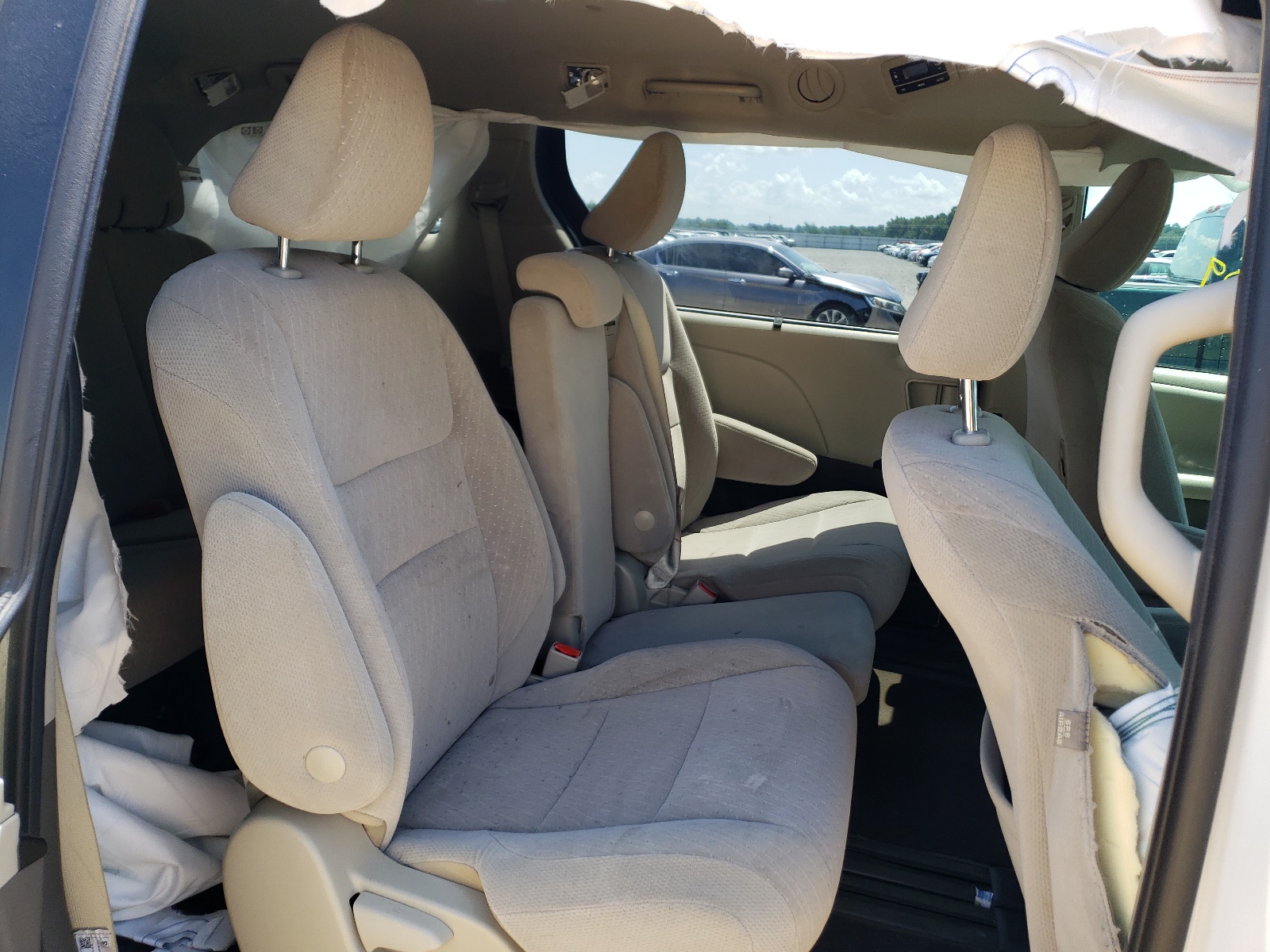 Photo 6 from auction – 2020 TOYOTA SIENNA LE with VIN 5TDKZ3DC4LS044749