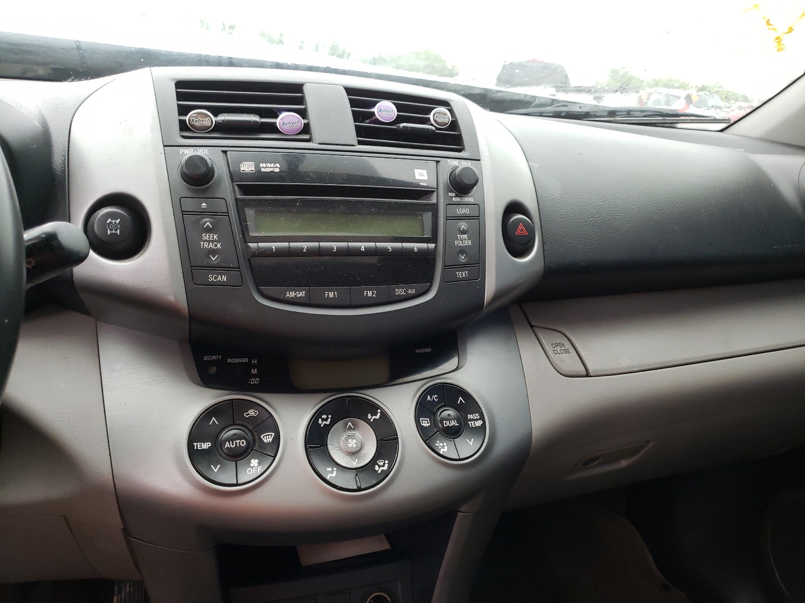 Photo 9 from auction – 2008 TOYOTA RAV4 LIMIT with VIN JTMBD31V285209585