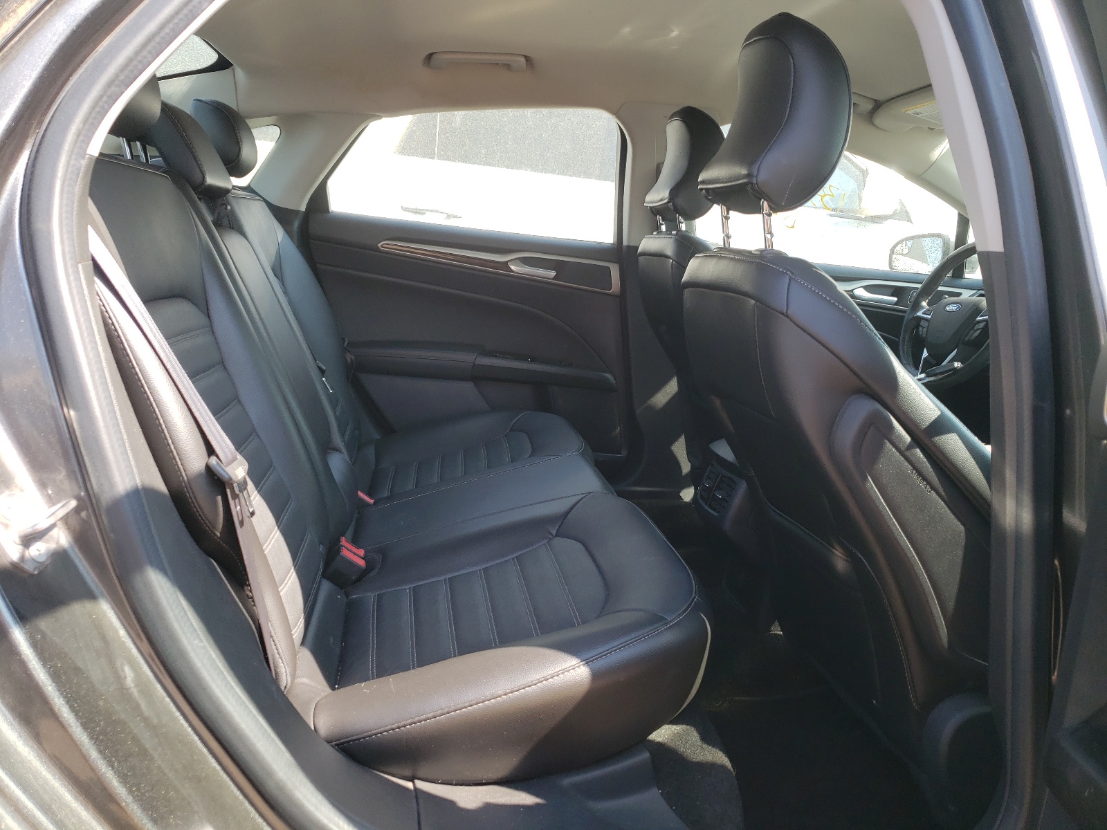 Photo 6 from auction – 2015 FORD FUSION SE with VIN 1FA6P0HD1F5121392