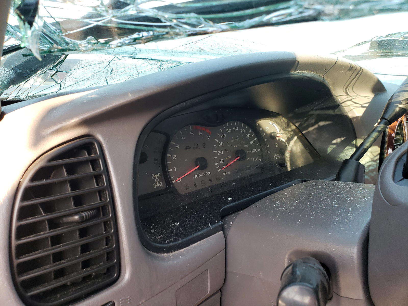 Photo 8 from auction – 2004 TOYOTA SEQUOIA SR with VIN 5TDBT44A34S226210