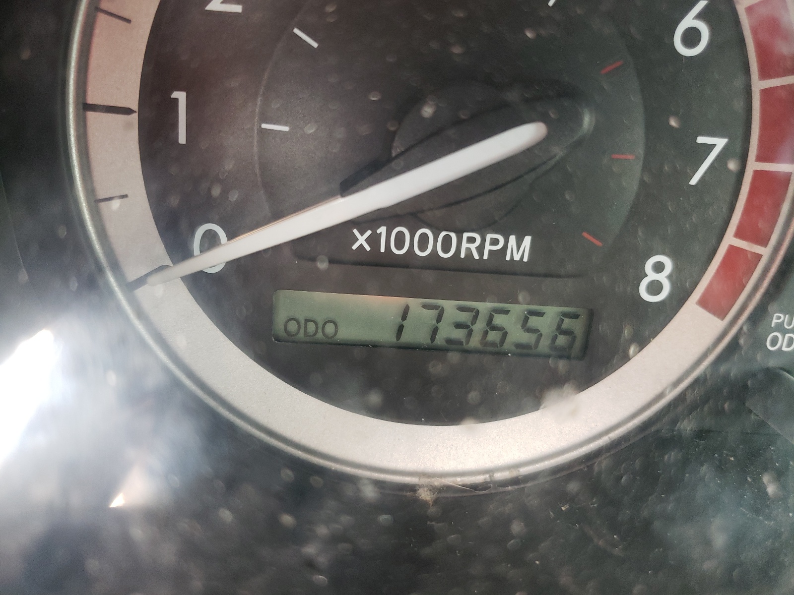 Photo 8 from auction – 2005 TOYOTA SIENNA XLE with VIN 5TDBA22C25S034874