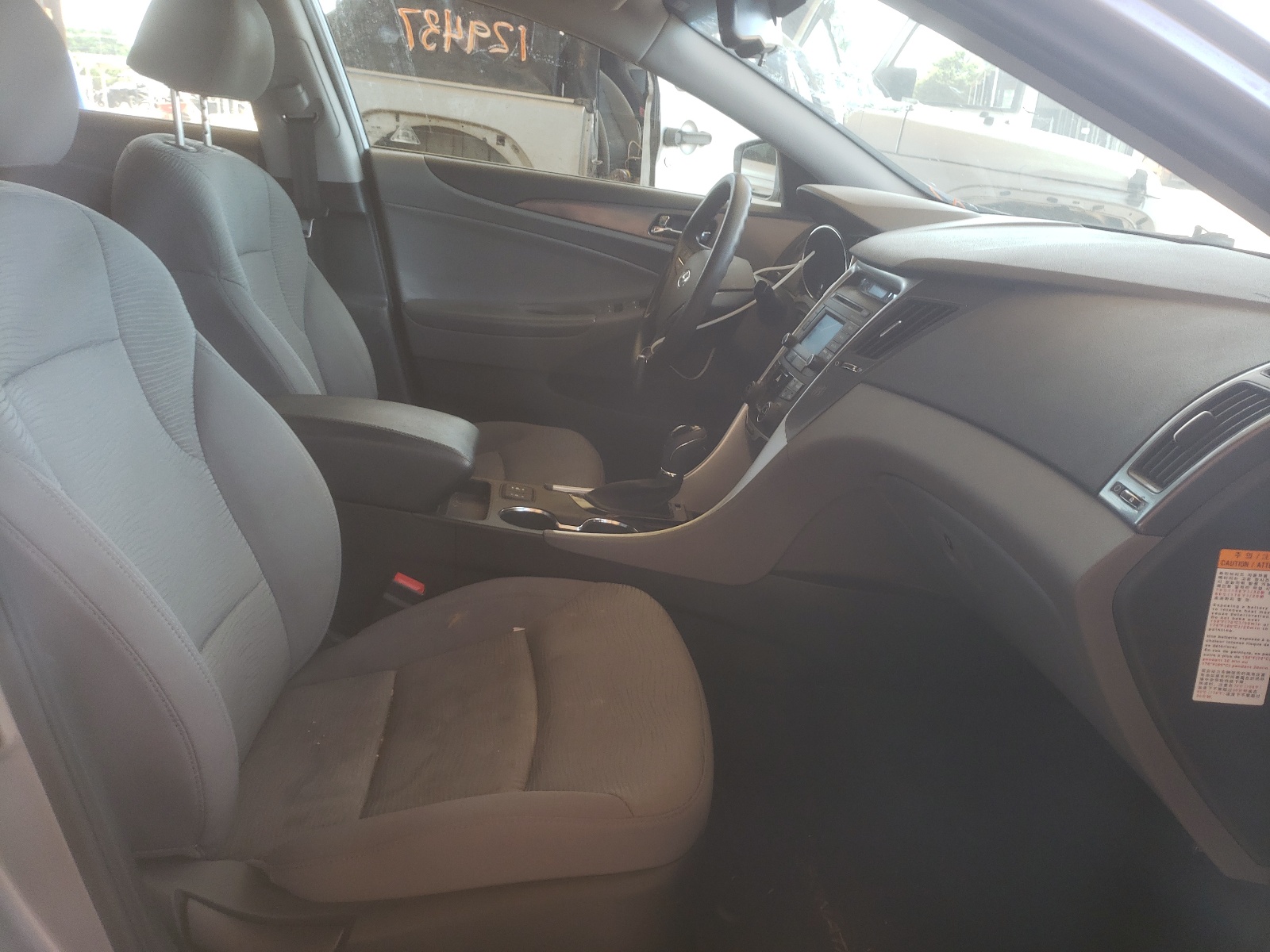 Photo 5 from auction – 2015 HYUNDAI SONATA HYB with VIN KMHEC4A44FA134417