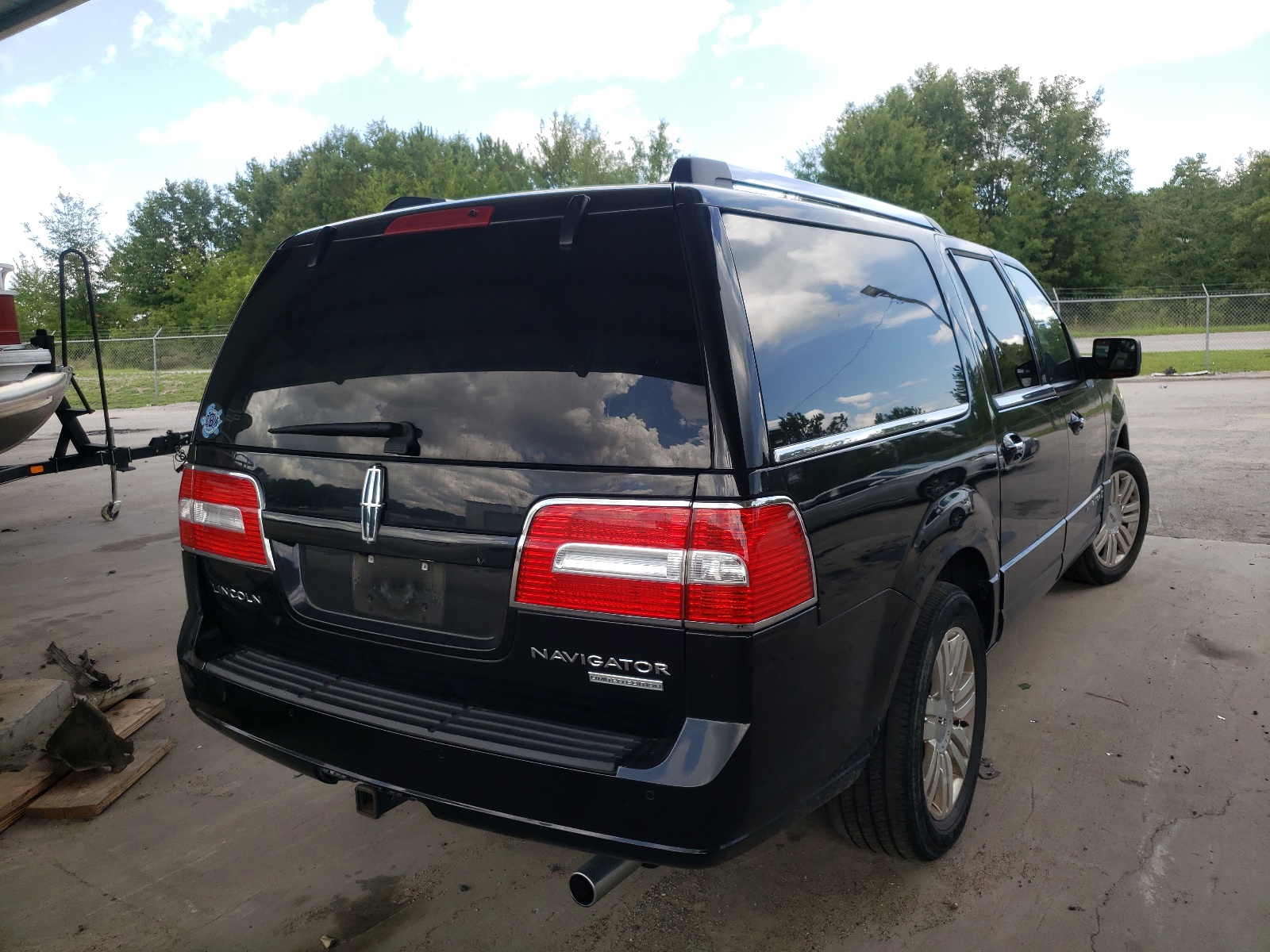 Photo 4 from auction – 2014 LINCOLN NAVIGATOR with VIN 5LMJJ3J59EEL03732