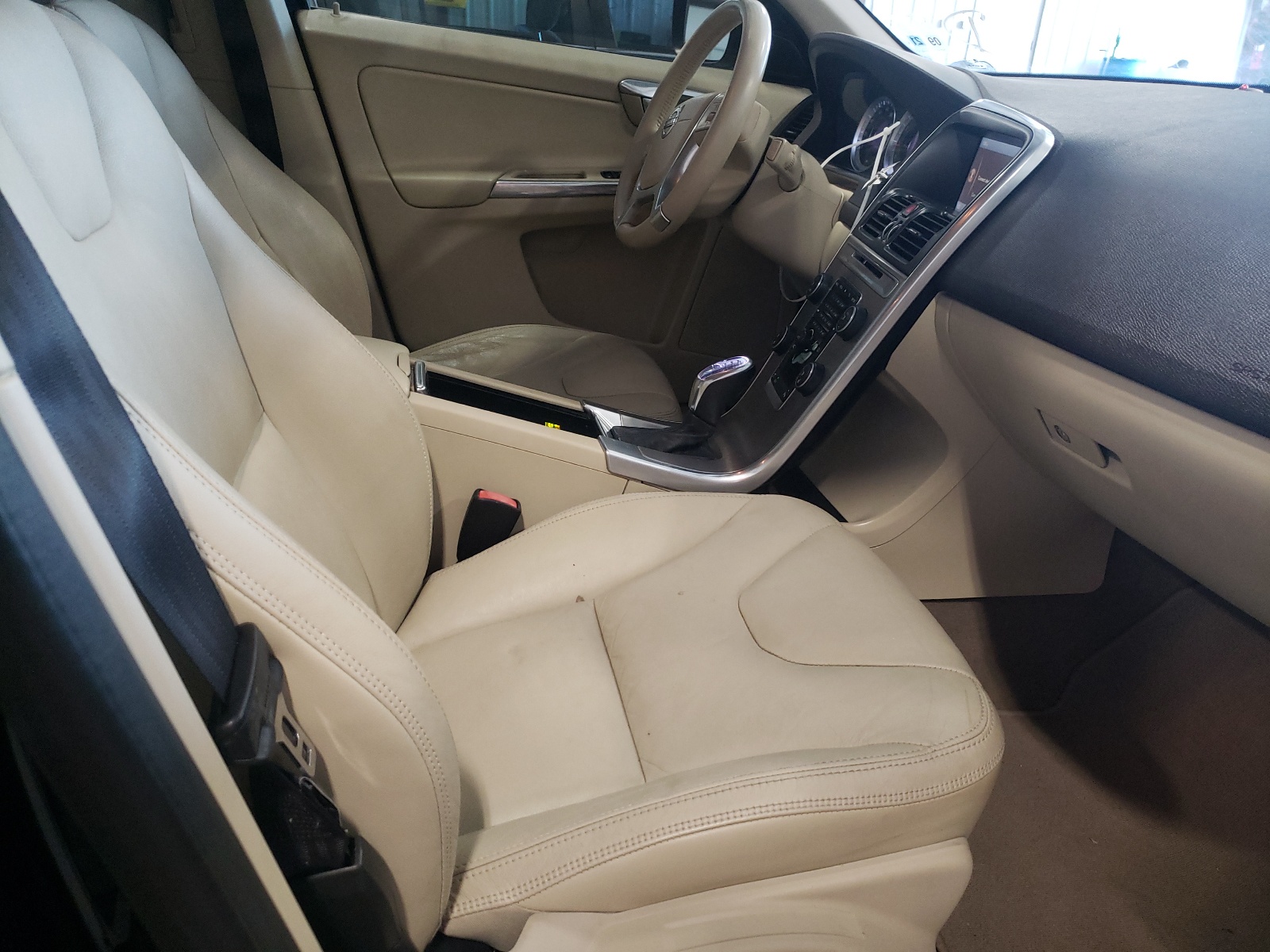 Photo 5 from auction – 2013 VOLVO XC60 3.2 with VIN YV4952DL7D2418992