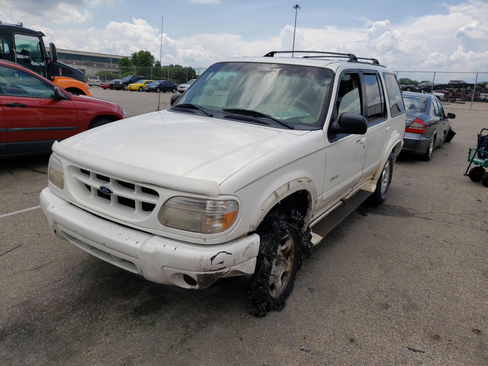 Photo 2 from auction – 2001 FORD EXPLORER with VIN 1FMZU75E71ZA32834