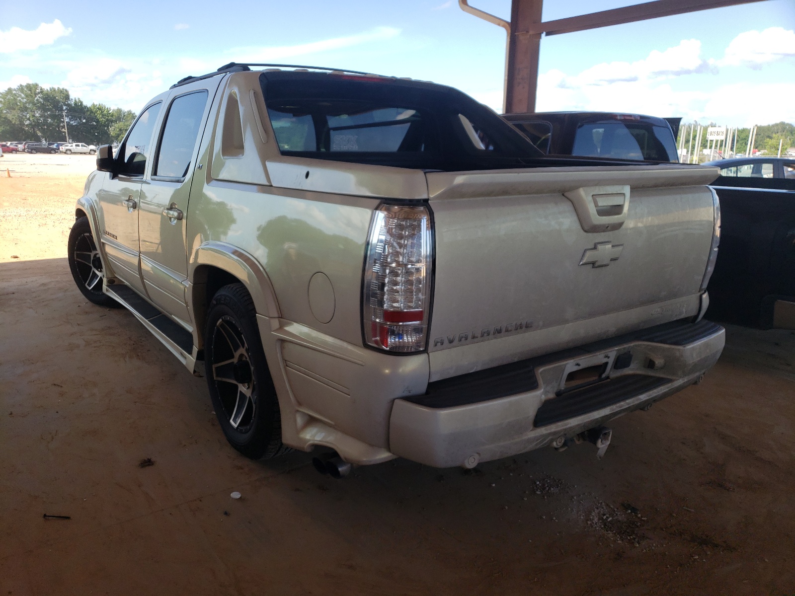 Photo 3 from auction – 2007 CHEVROLET AVALANCHE with VIN 3GNEC12077G278990