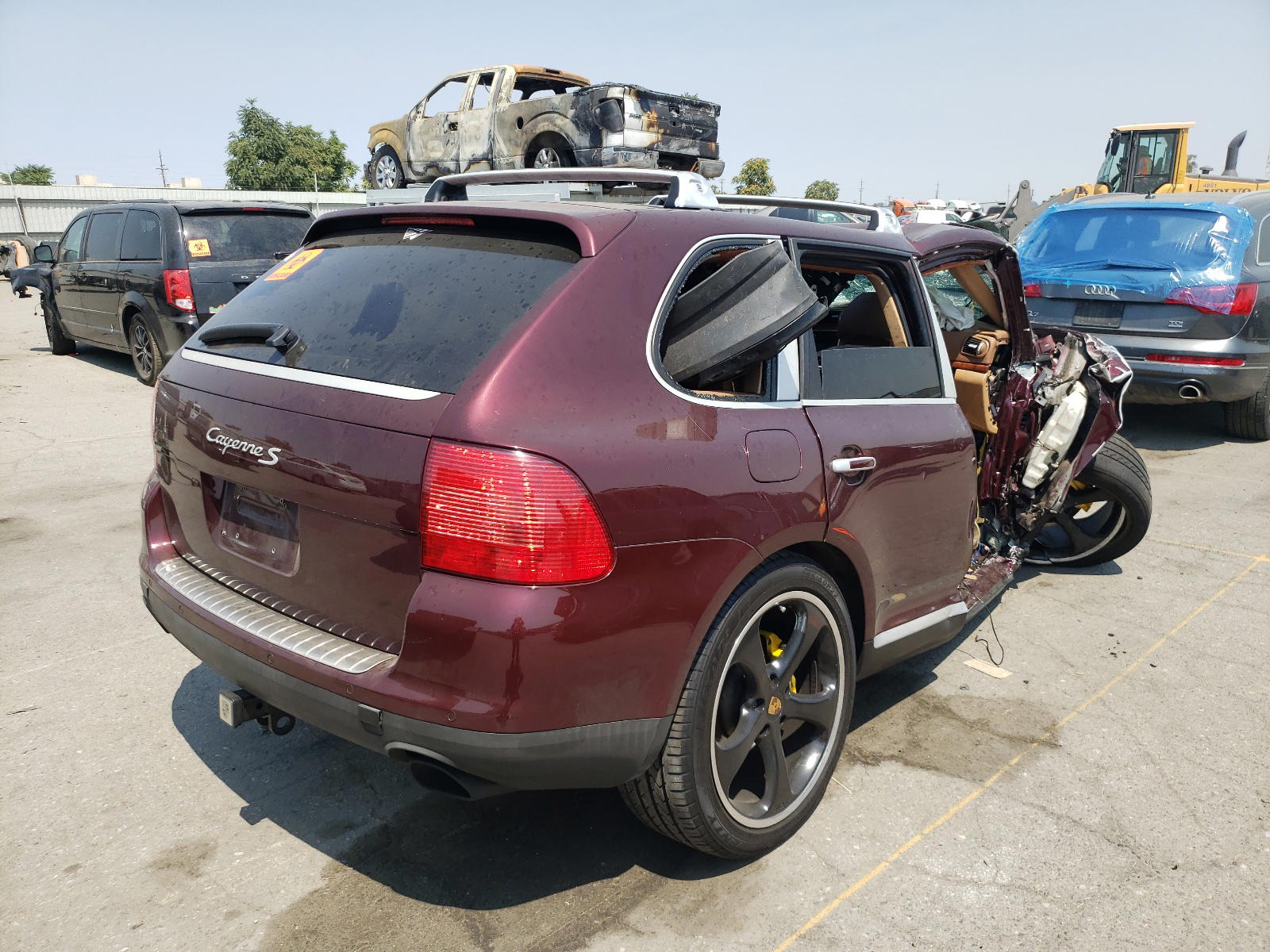 Photo 4 from auction – 2004 PORSCHE CAYENNE S with VIN WP1AB29P04LA73737