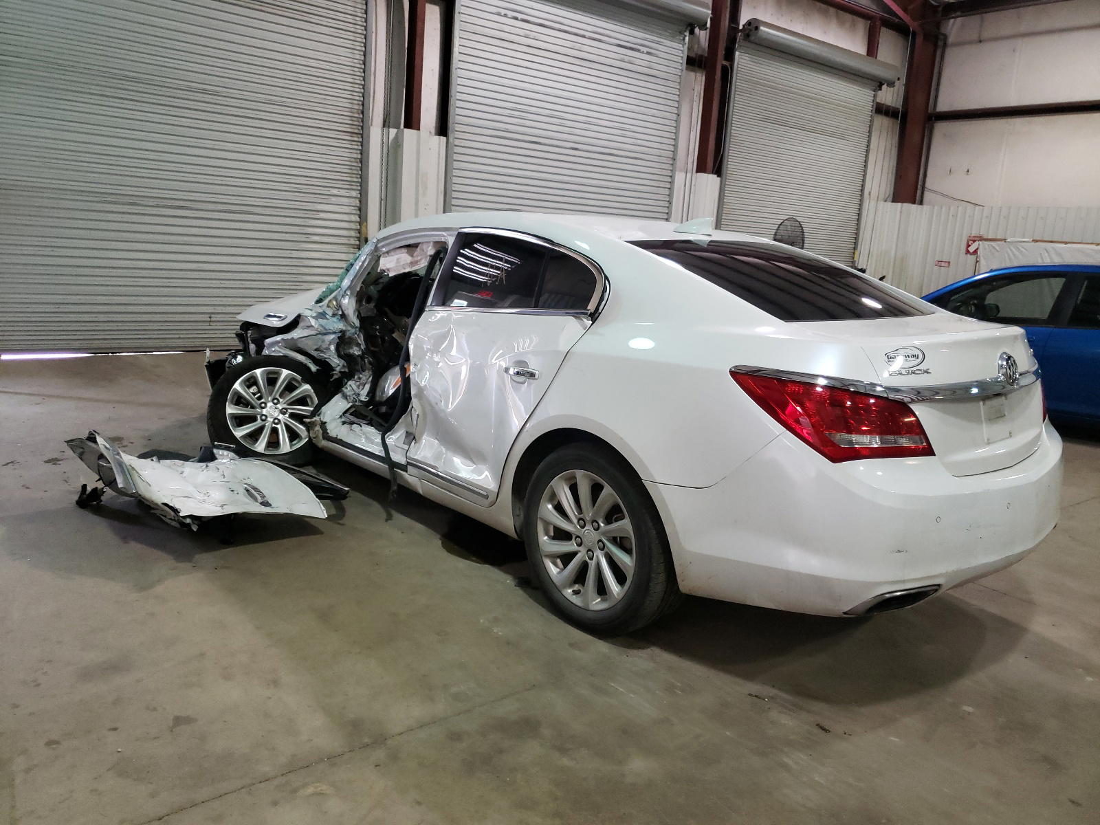 Photo 3 from auction – 2015 BUICK LACROSSE with VIN 1G4GB5G30FF144218