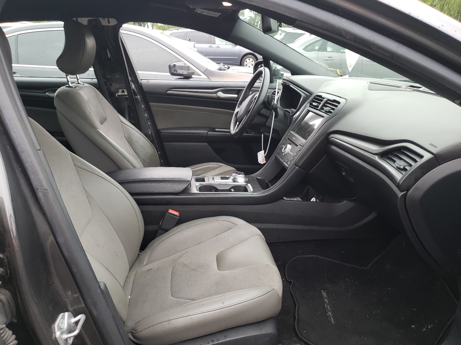 Photo 5 from auction – 2017 FORD FUSION SPO with VIN 3FA6P0VP3HR173668