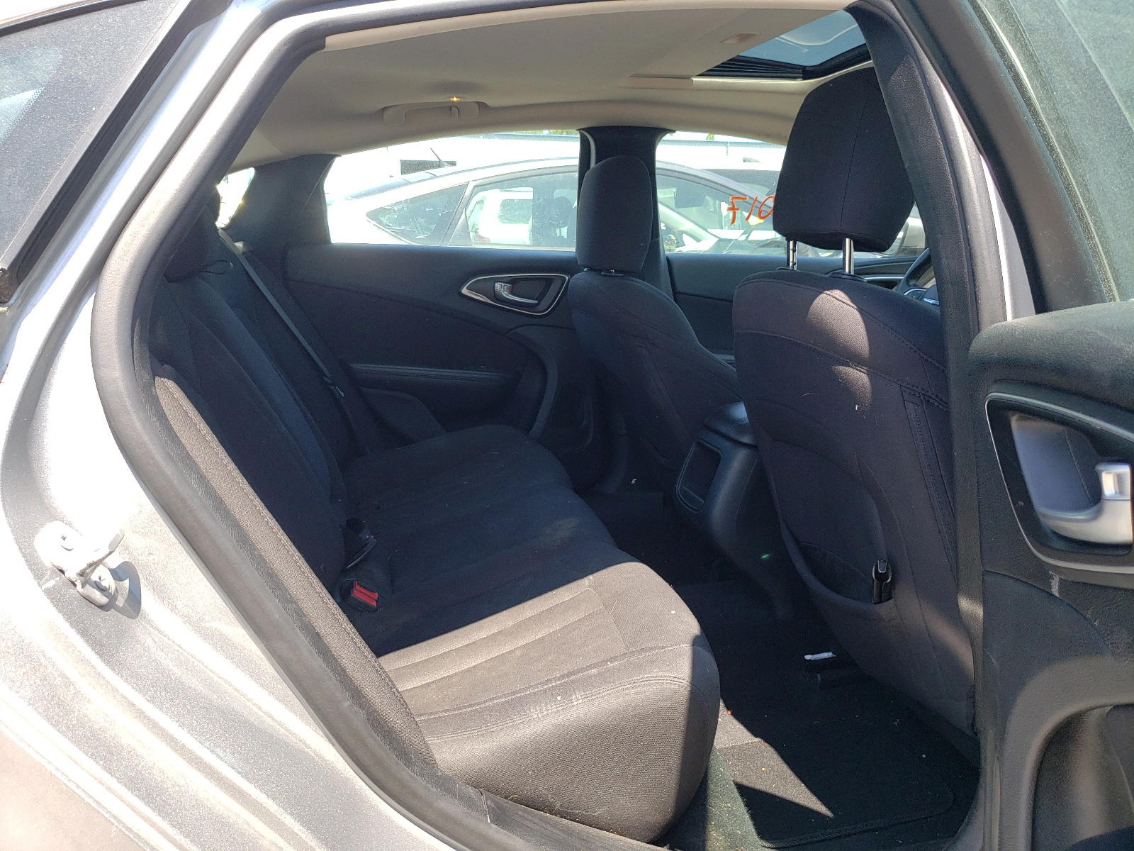 Photo 6 from auction – 2015 CHRYSLER 200 LIMITE with VIN 1C3CCCAB7FN701253