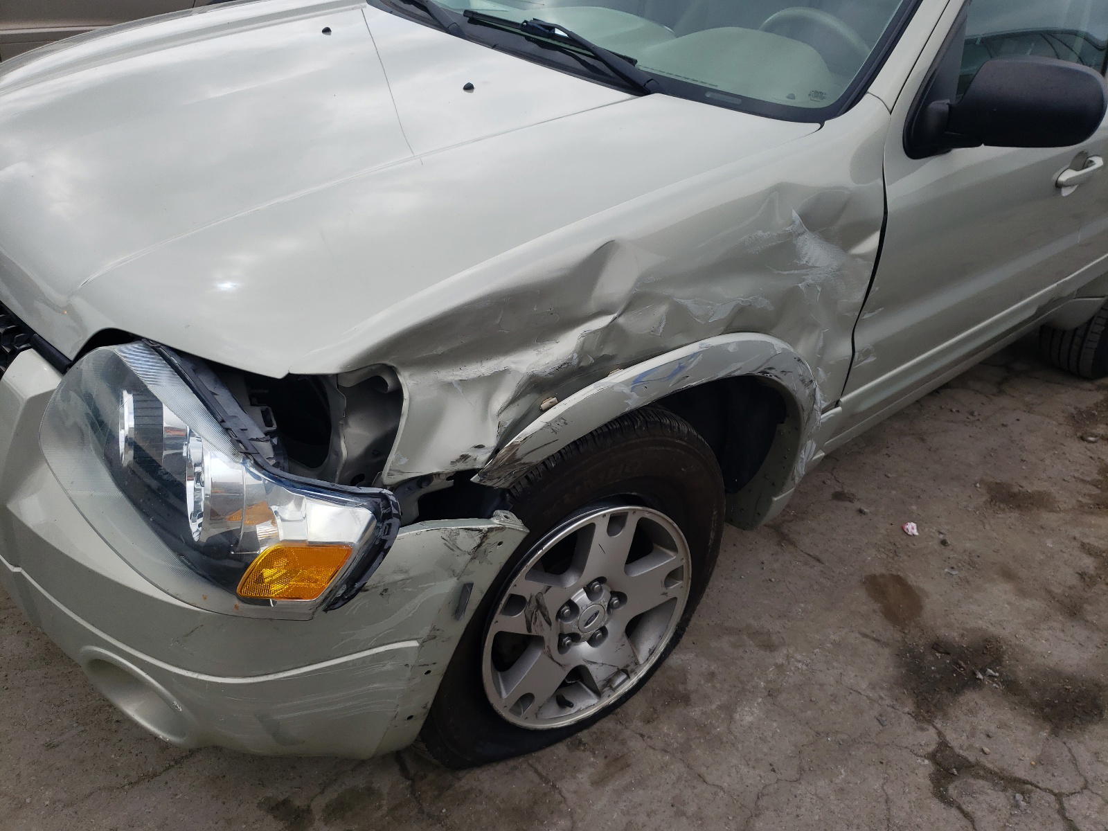 Photo 9 from auction – 2005 FORD ESCAPE LIM with VIN 1FMCU04185KA94222