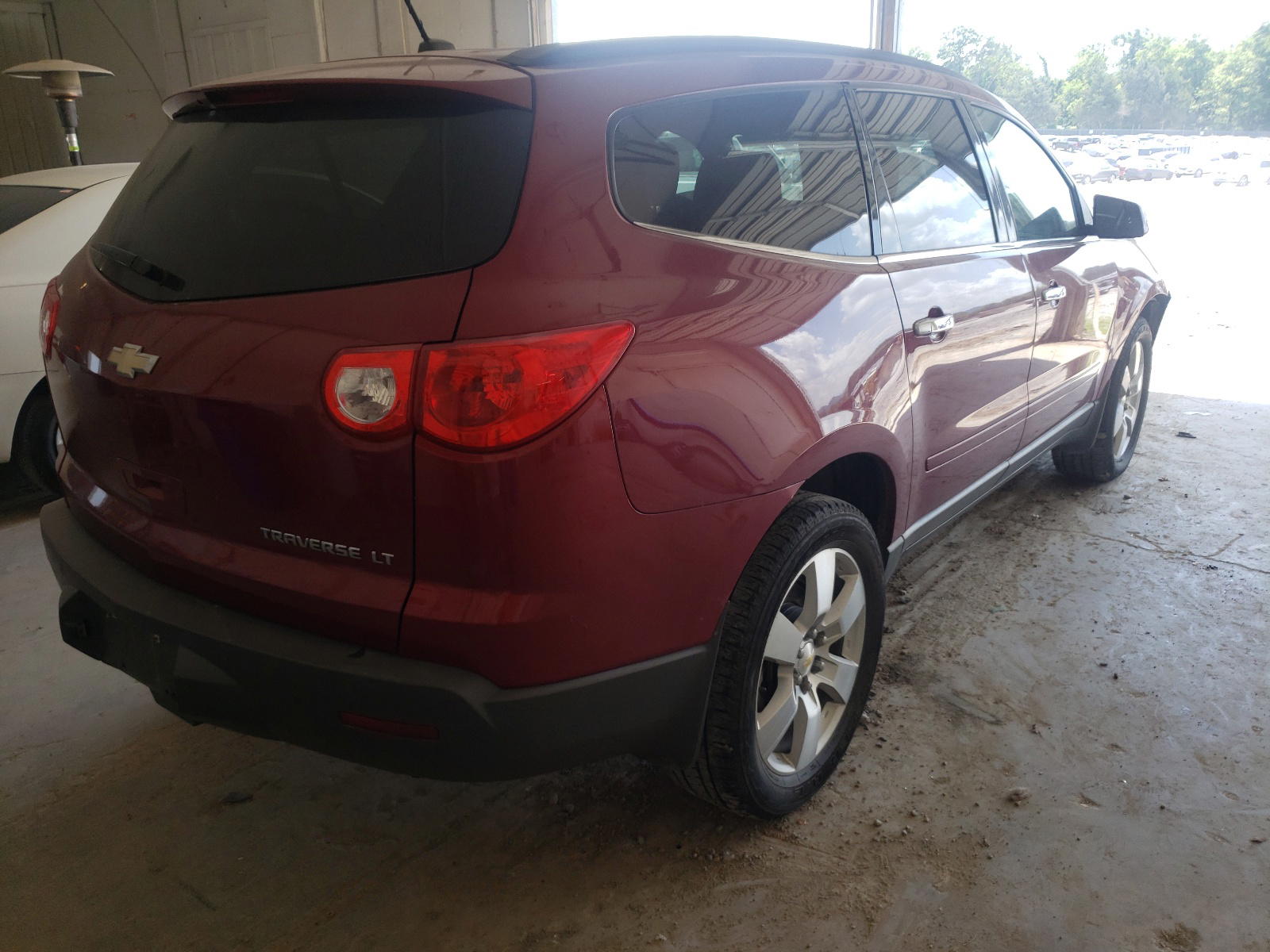 Photo 4 from auction – 2011 CHEVROLET TRAVERSE L with VIN 1GNKRGED1BJ102365