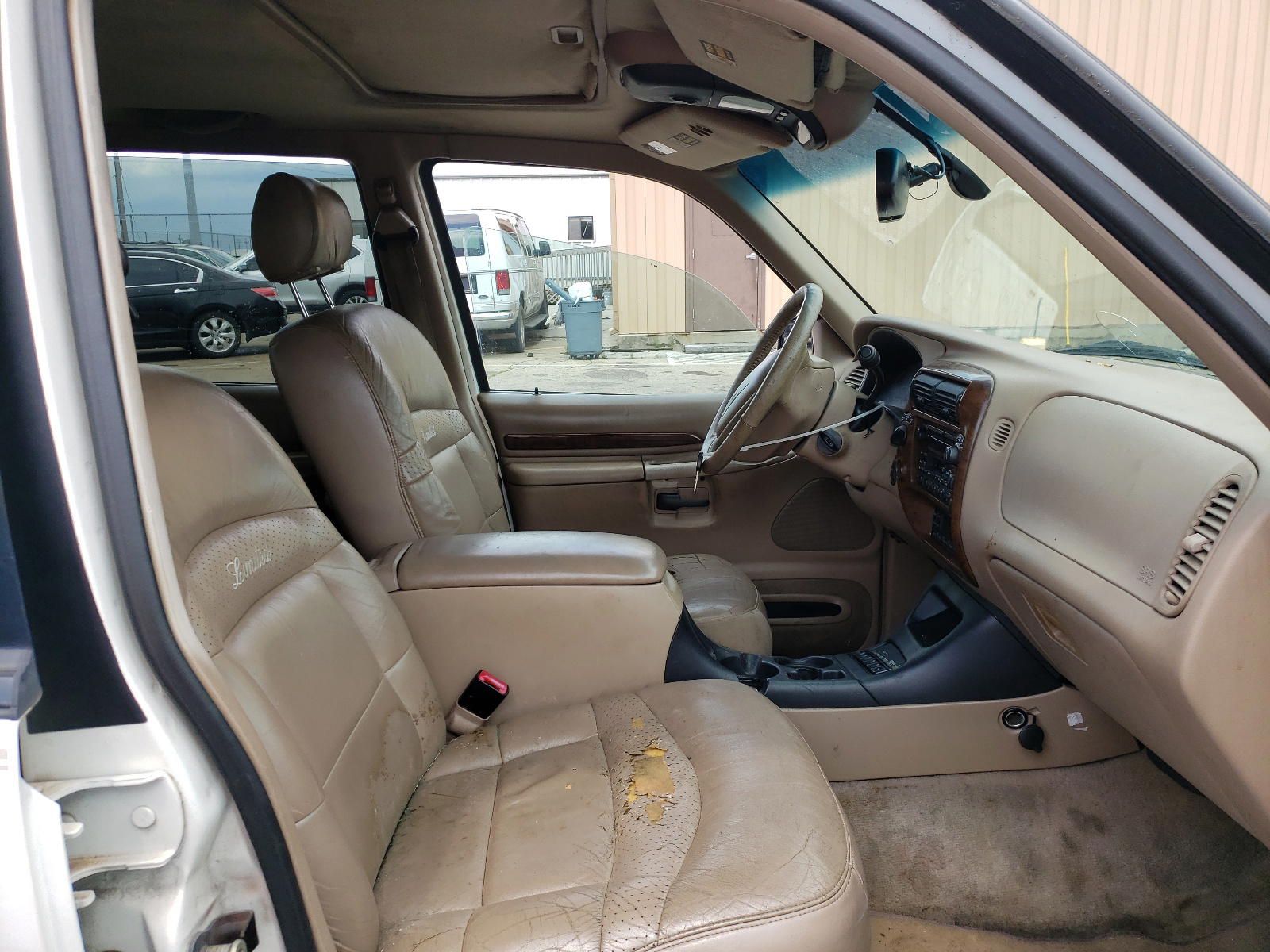 Photo 5 from auction – 2001 FORD EXPLORER with VIN 1FMZU75E71ZA32834