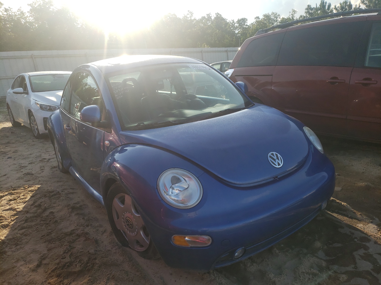 VOLKSWAGEN NEW BEETLE 2000 with VIN 3VWDD21C0YM437979 - Photo from auction
