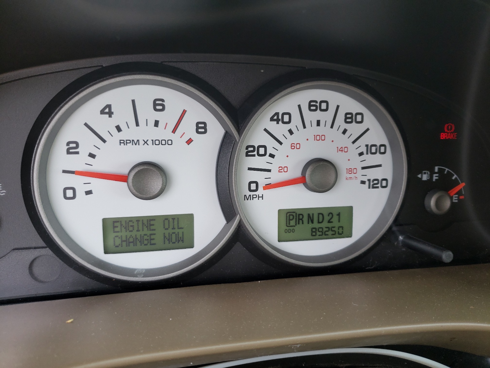 Zdjęcie 8 z aukcji – 2005 FORD ESCAPE LIM z VIN 1FMCU04185KA94222