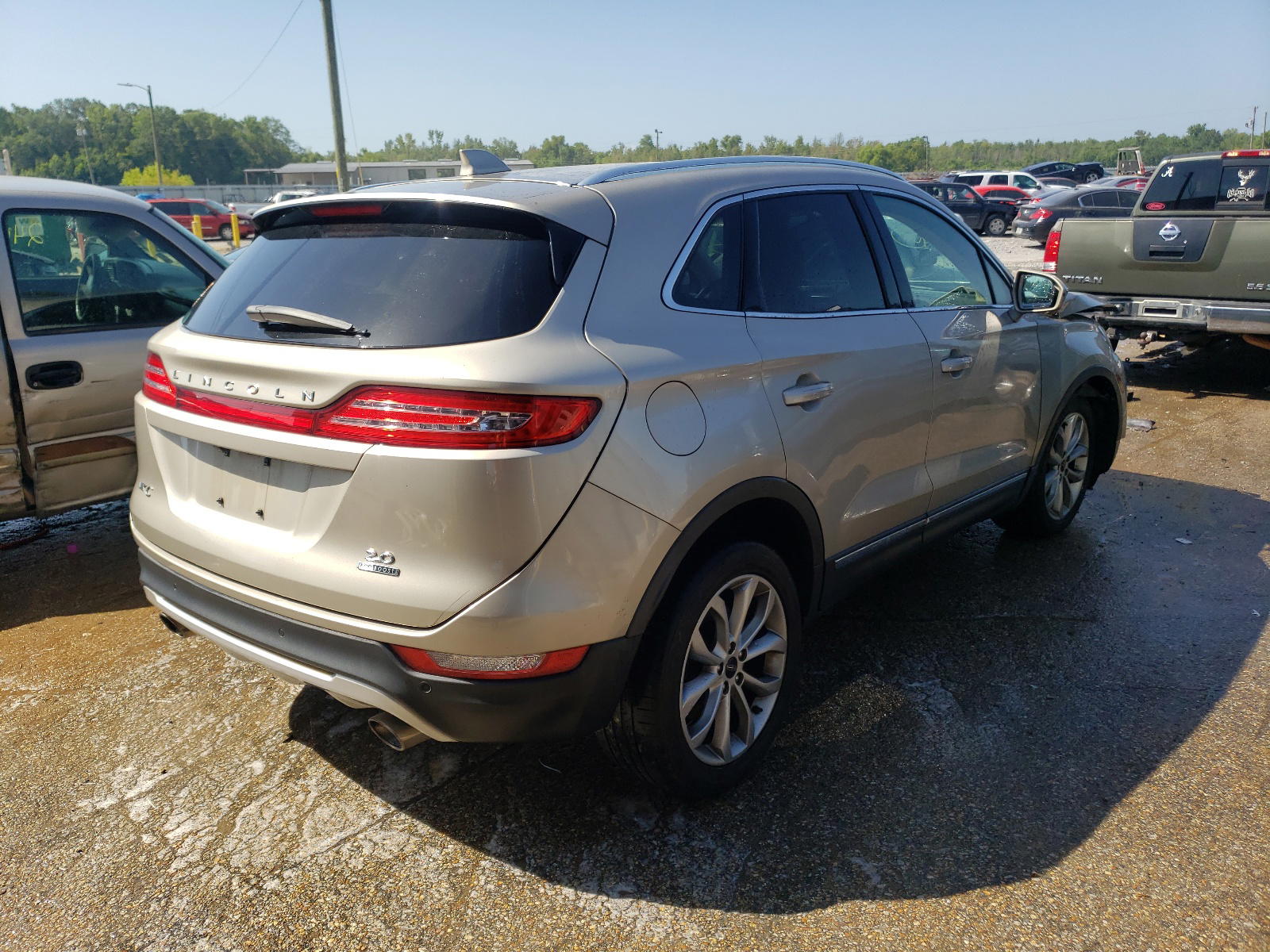 Photo 4 from auction – 2015 LINCOLN MKC with VIN 5LMCJ1A92FUJ37660