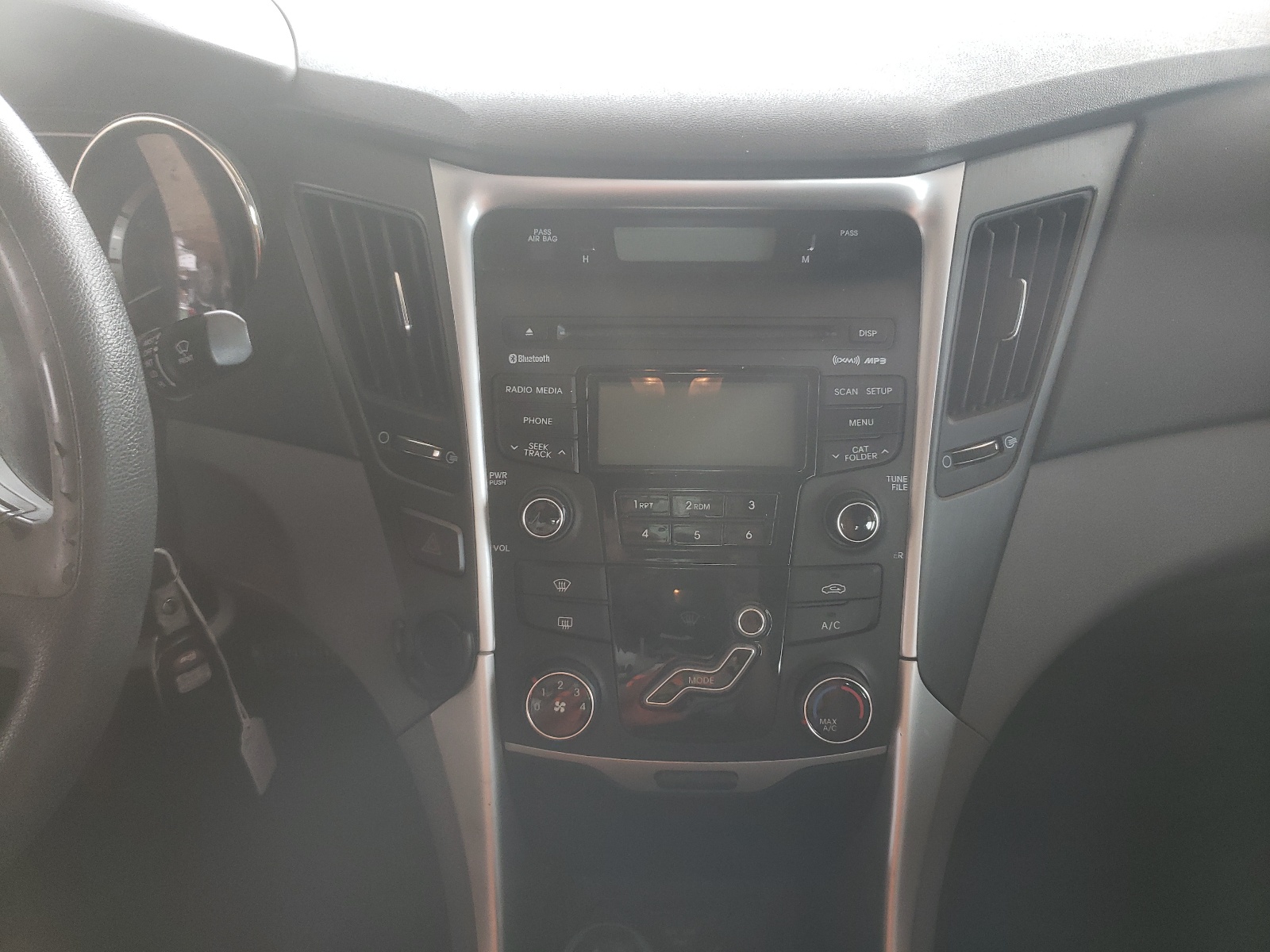 Photo 9 from auction – 2013 HYUNDAI SONATA GLS with VIN 5NPEB4AC5DH562064