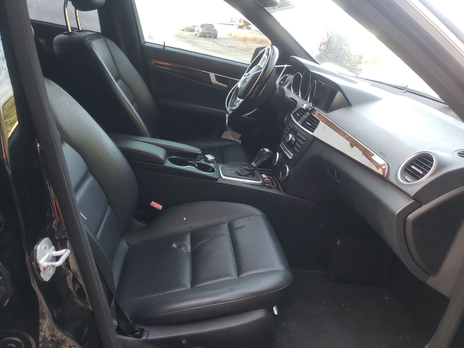 Photo 5 from auction – 2013 MERCEDES-BENZ C 250 with VIN WDDGF4HB3DR253296