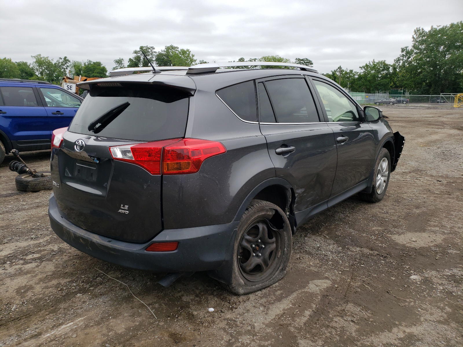 Photo 4 from auction – 2015 TOYOTA RAV4 LE with VIN JTMBFREV8FJ047795