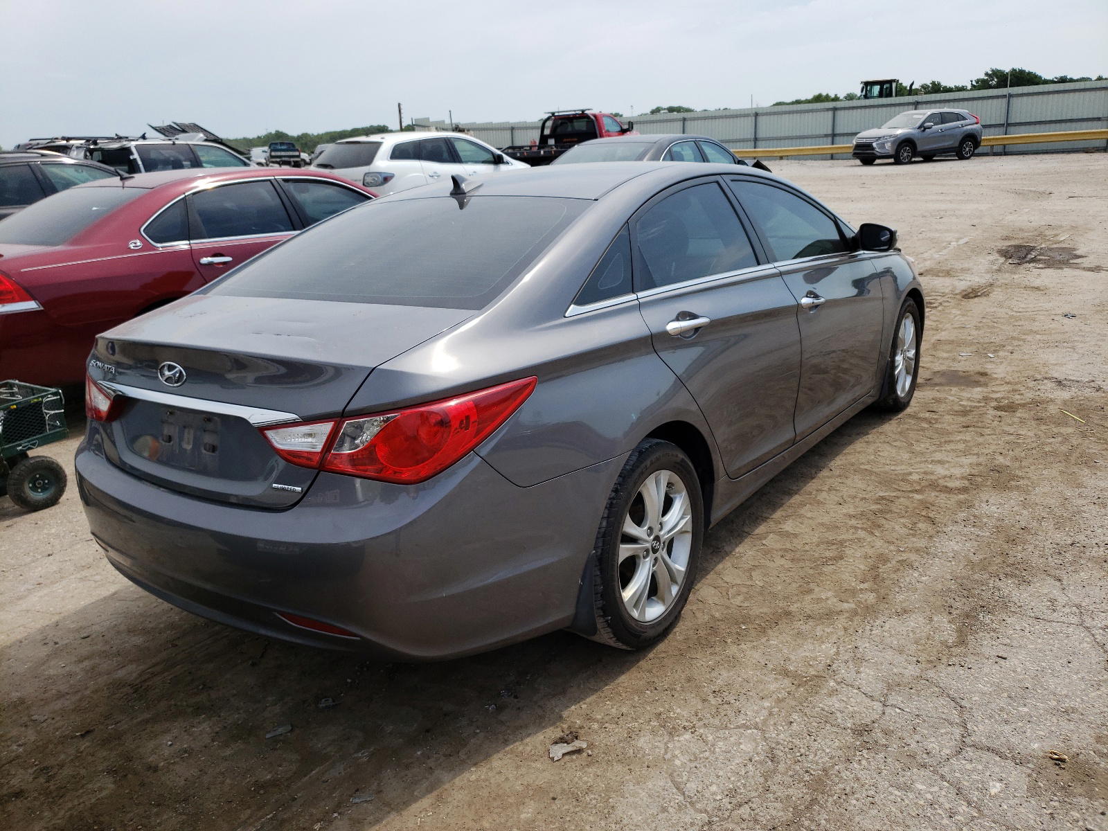 Photo 4 from auction – 2011 HYUNDAI SONATA SE with VIN 5NPEC4AC0BH131965