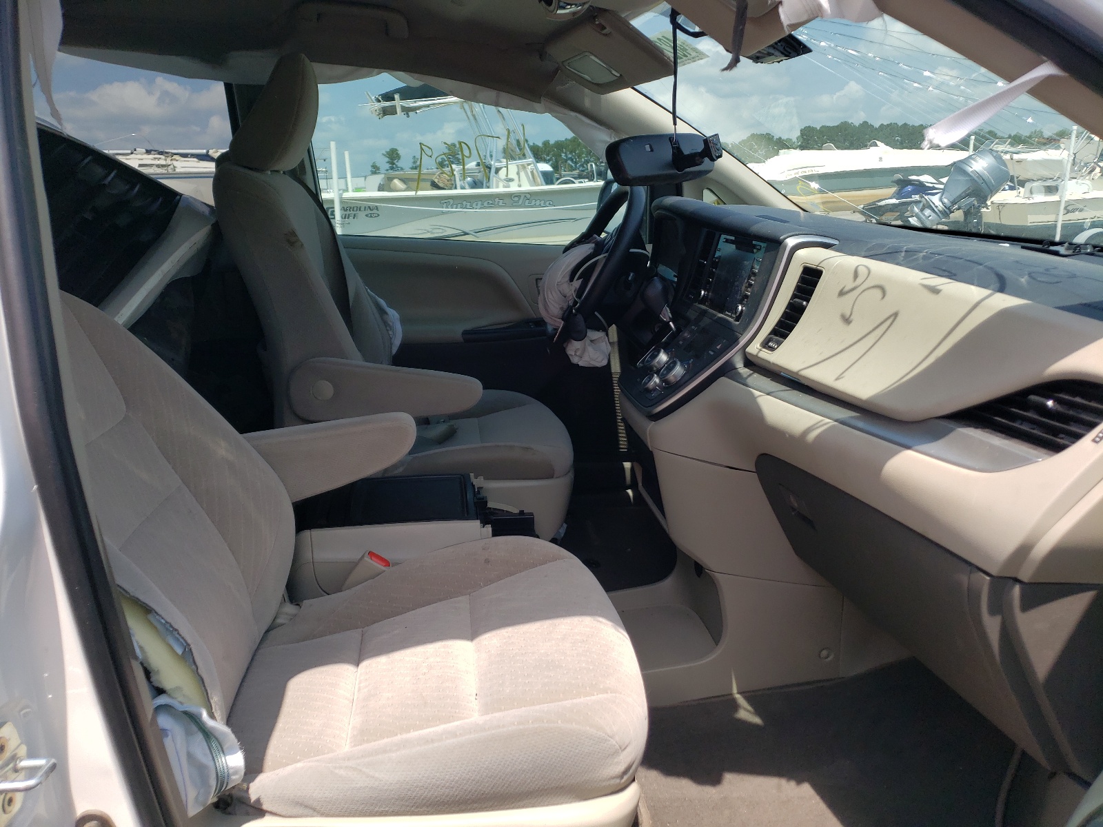 Photo 5 from auction – 2020 TOYOTA SIENNA LE with VIN 5TDKZ3DC4LS044749