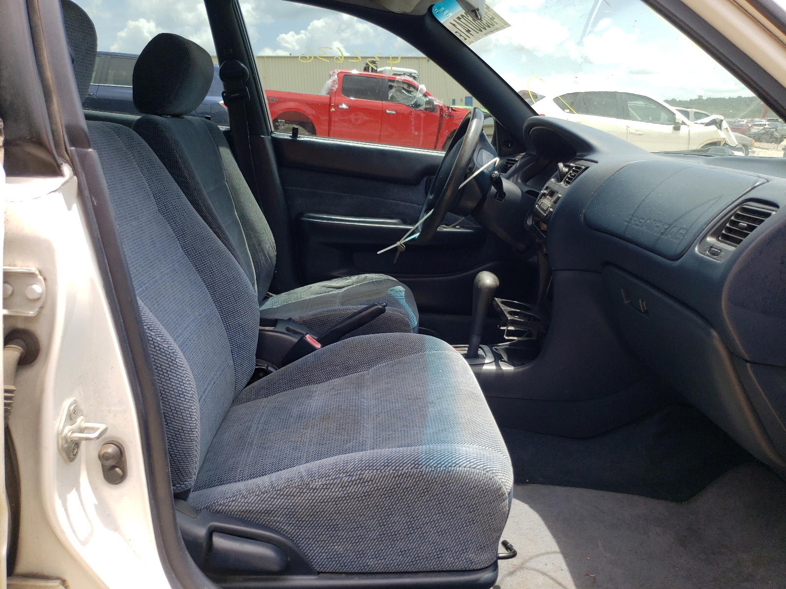 Photo 5 from auction – 1995 TOYOTA COROLLA LE with VIN 1NXAE09B4SZ320715