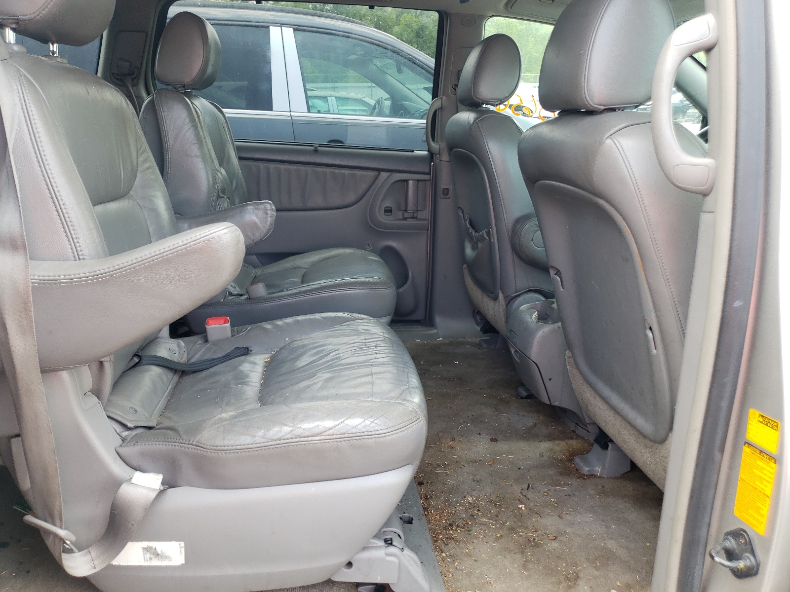 Photo 6 from auction – 2005 TOYOTA SIENNA XLE with VIN 5TDBA22C25S034874
