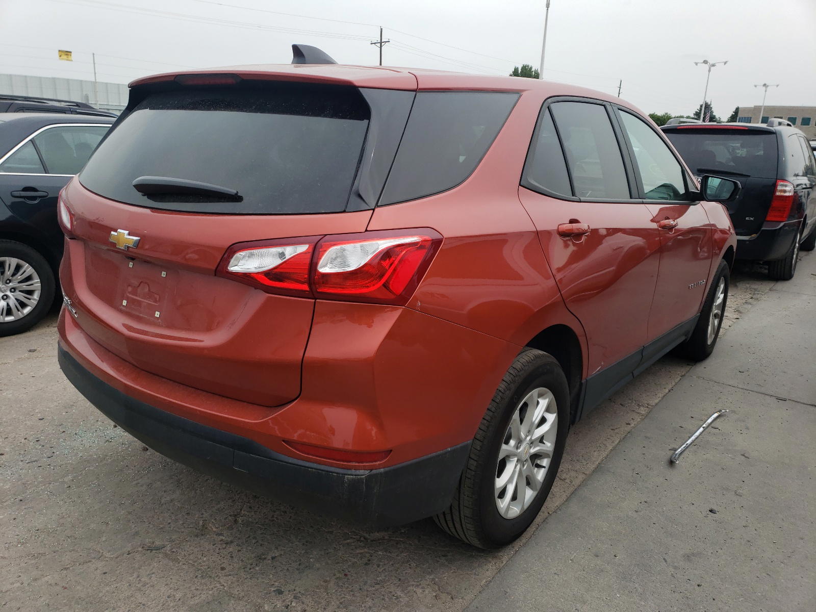 Photo 4 from auction – 2020 CHEVROLET EQUINOX LS with VIN 2GNAXHEV7L6261034