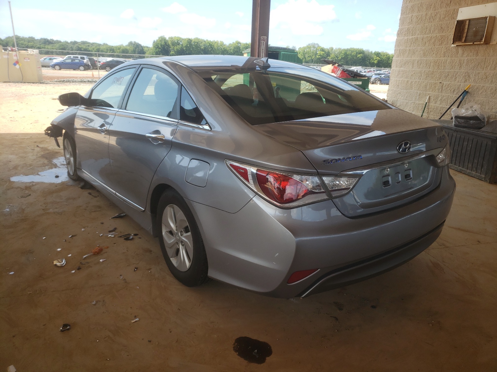 Photo 3 from auction – 2015 HYUNDAI SONATA HYB with VIN KMHEC4A44FA134417