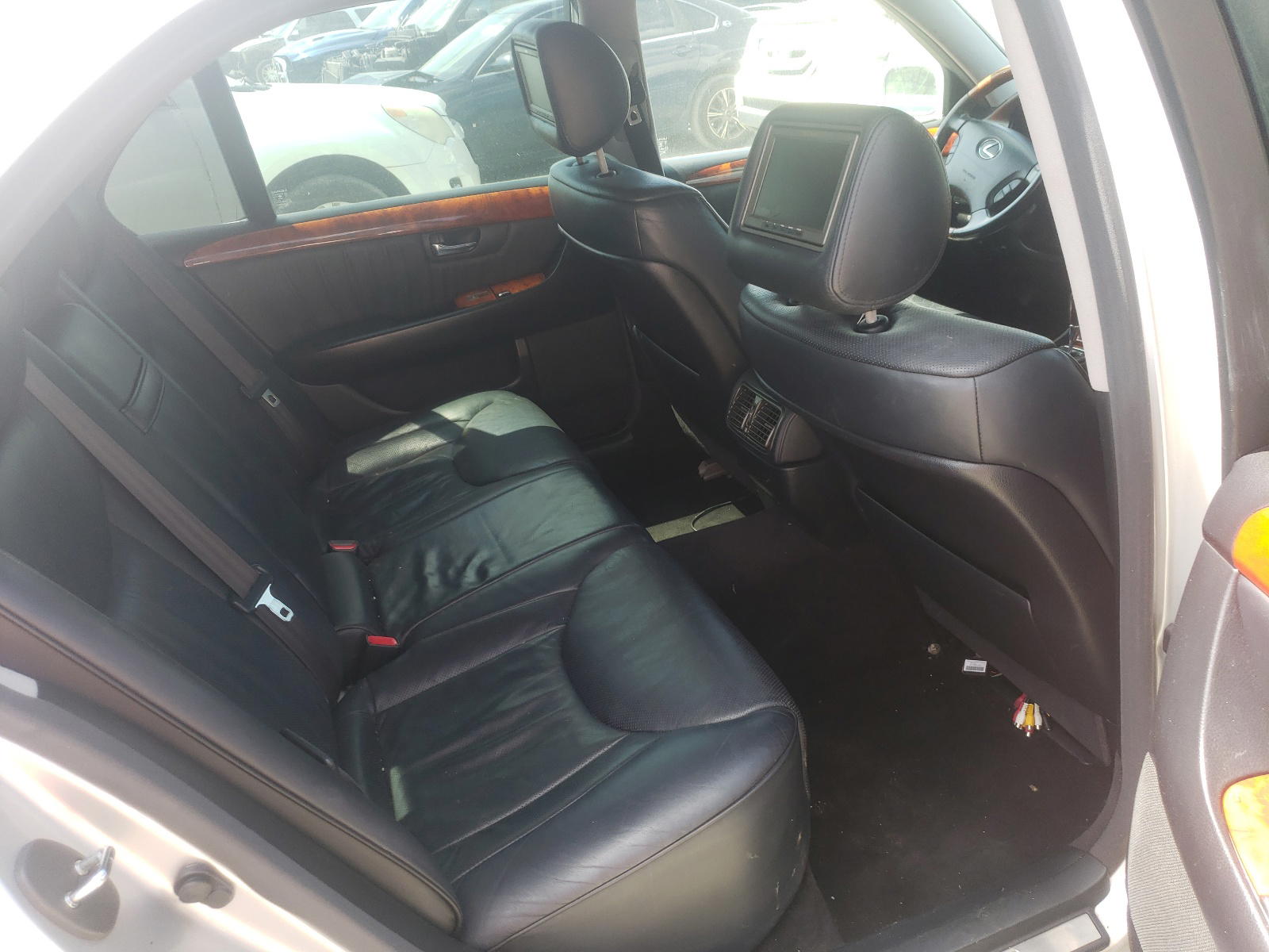 Photo 6 from auction – 2005 LEXUS LS 430 with VIN JTHBN36F855003163
