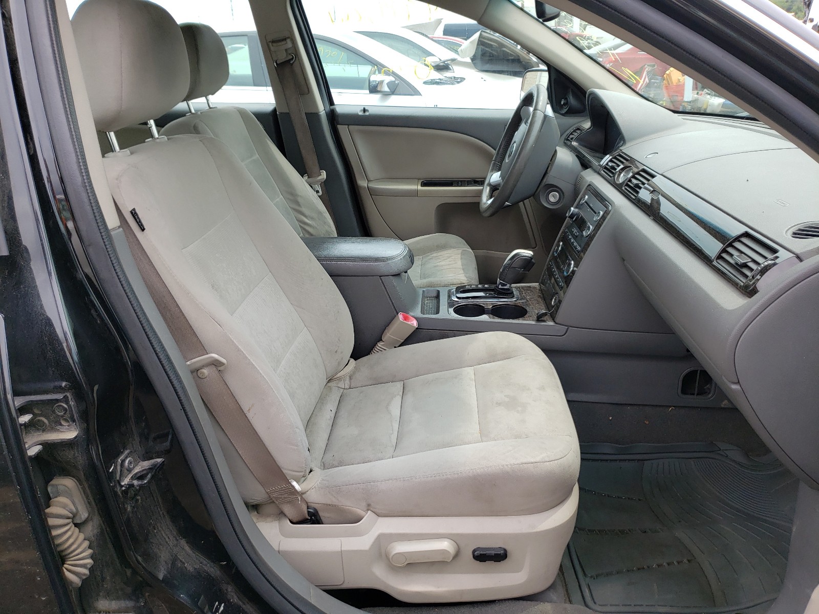 Photo 5 from auction – 2009 MERCURY SABLE with VIN 1MEHM40W99G611179