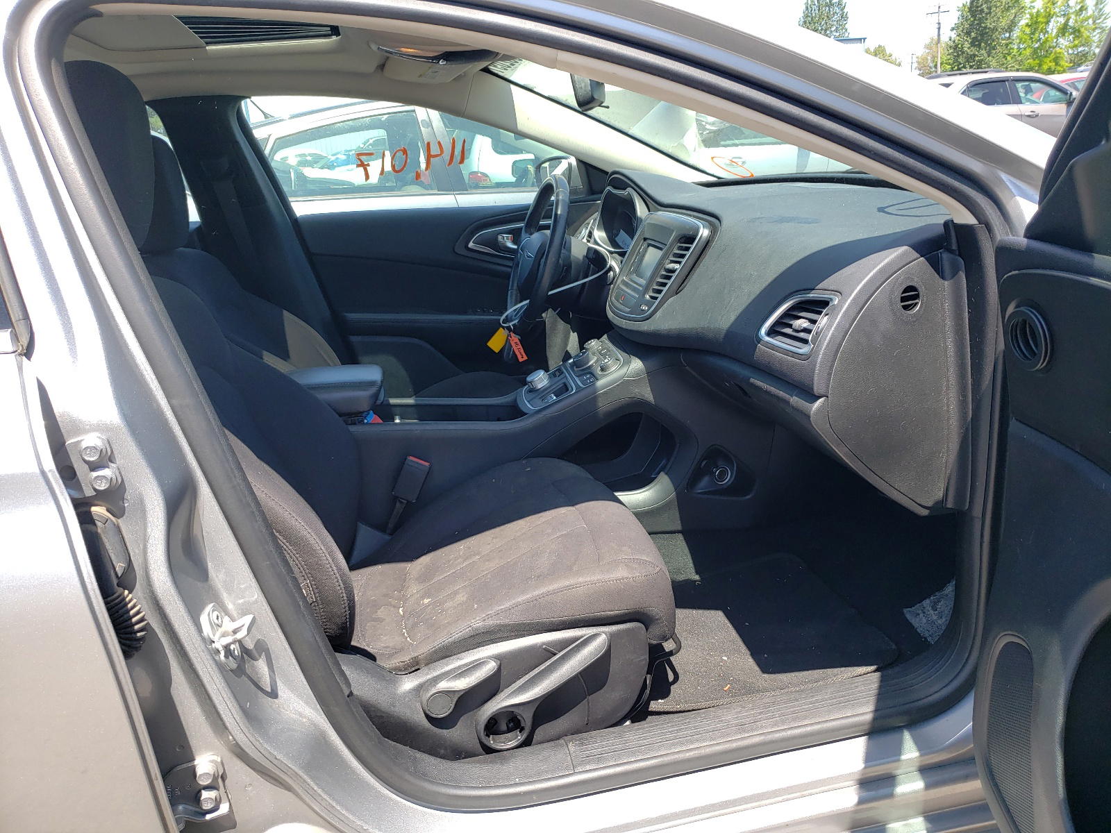 Photo 5 from auction – 2015 CHRYSLER 200 LIMITE with VIN 1C3CCCAB7FN701253