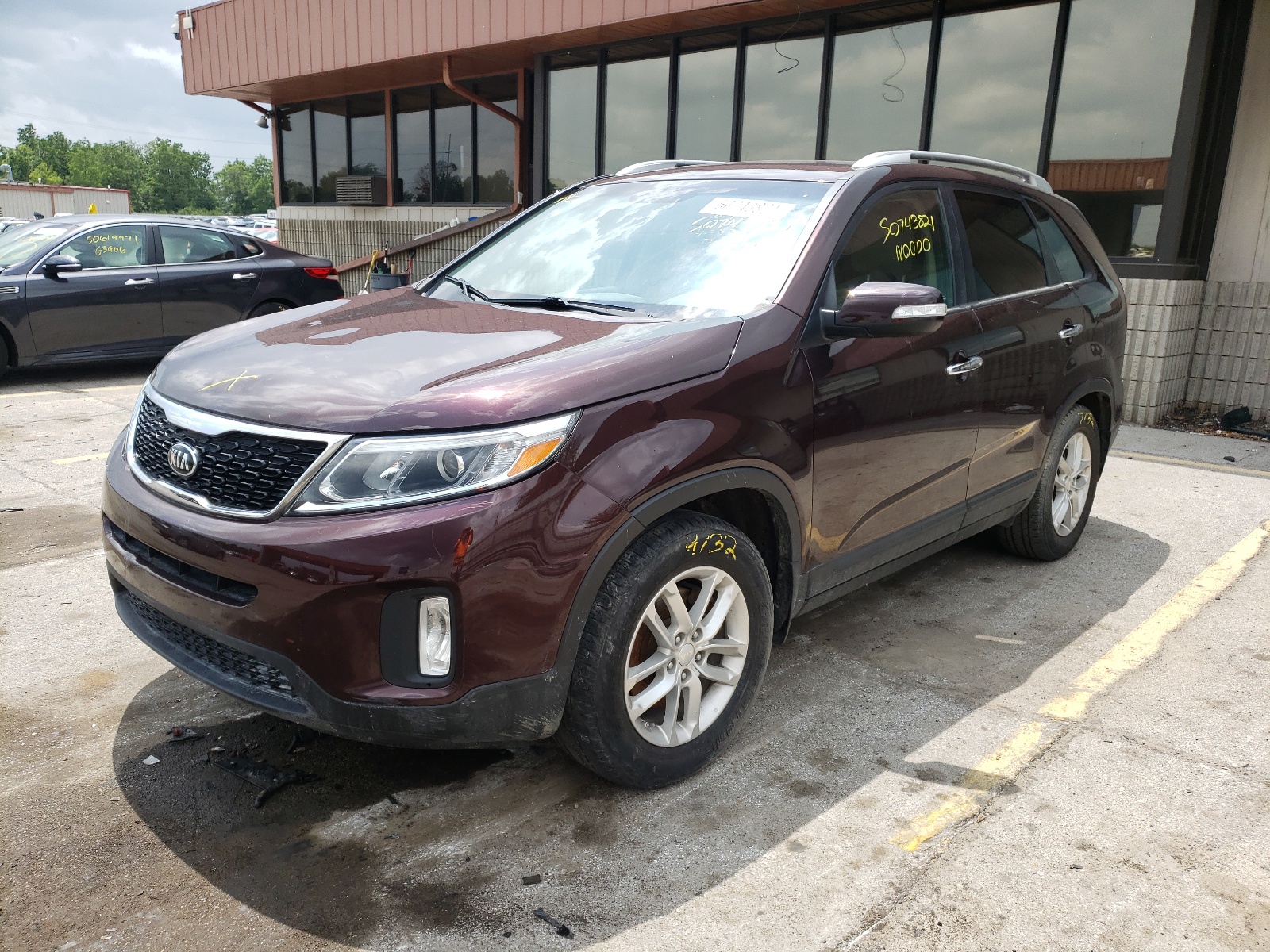 Photo 2 from auction – 2014 KIA SORENTO LX with VIN 5XYKT4A67EG433309