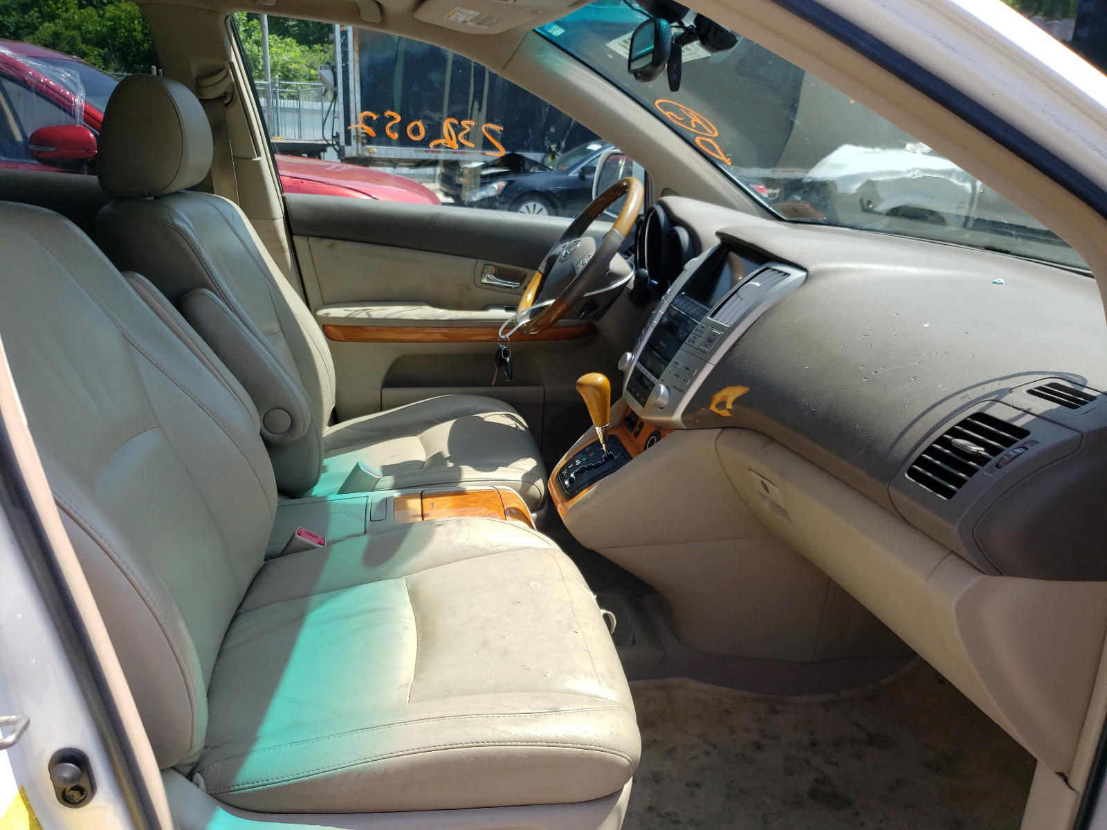 Photo 5 from auction – 2005 LEXUS RX 330 with VIN 2T2HA31U95C067126