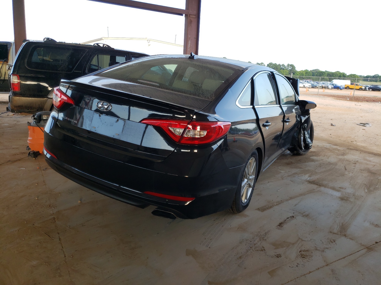 Photo 4 from auction – 2017 HYUNDAI SONATA SE with VIN 5NPE24AF2HH582322