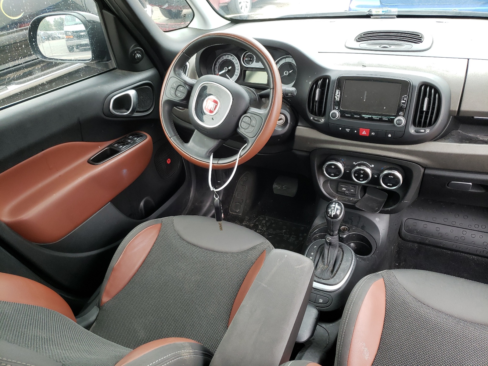 Photo 9 from auction – 2014 FIAT 500L TREKK with VIN ZFBCFADH4EZ011851