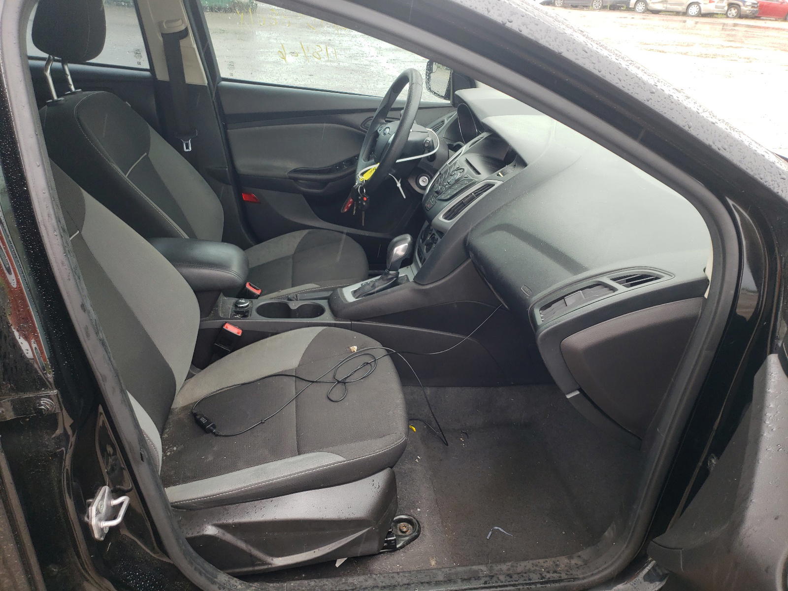 Photo 5 from auction – 2012 FORD FOCUS SE with VIN 1FAHP3K20CL255187