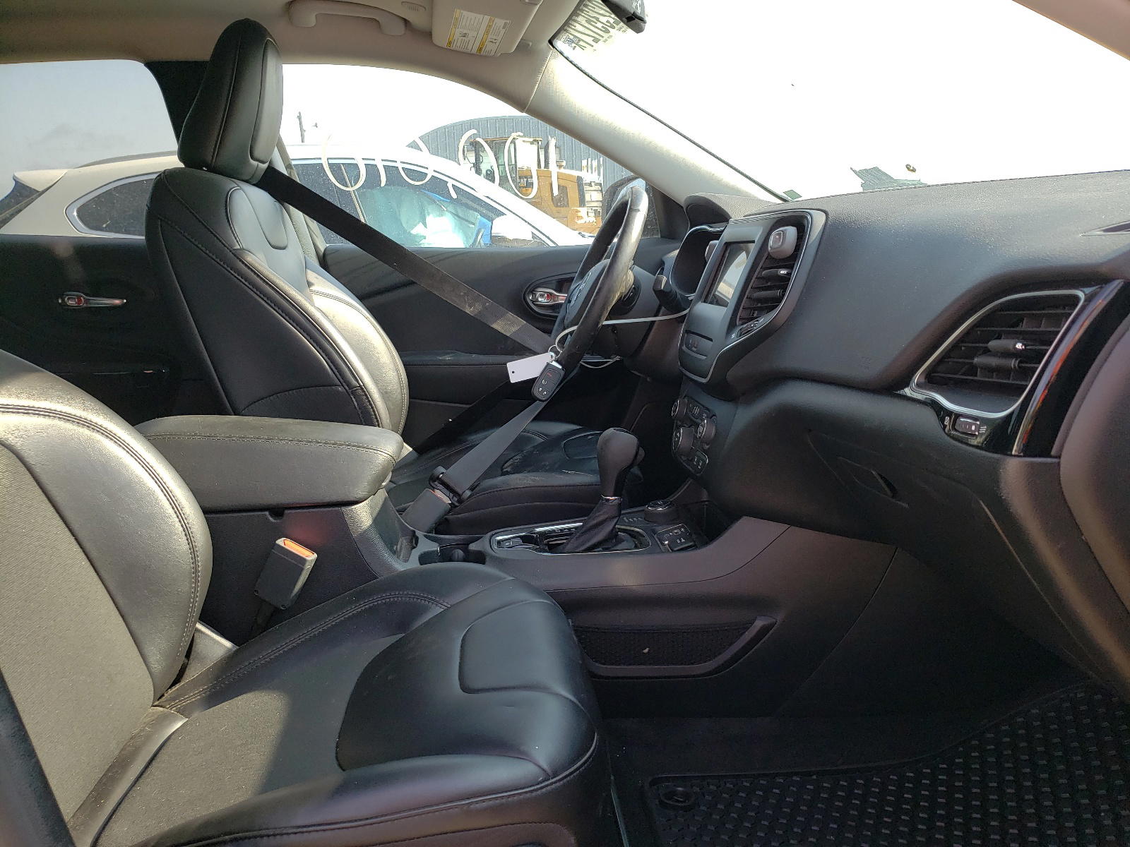 Photo 5 from auction – 2020 JEEP CHEROKEE L with VIN 1C4PJMLB4LD594797