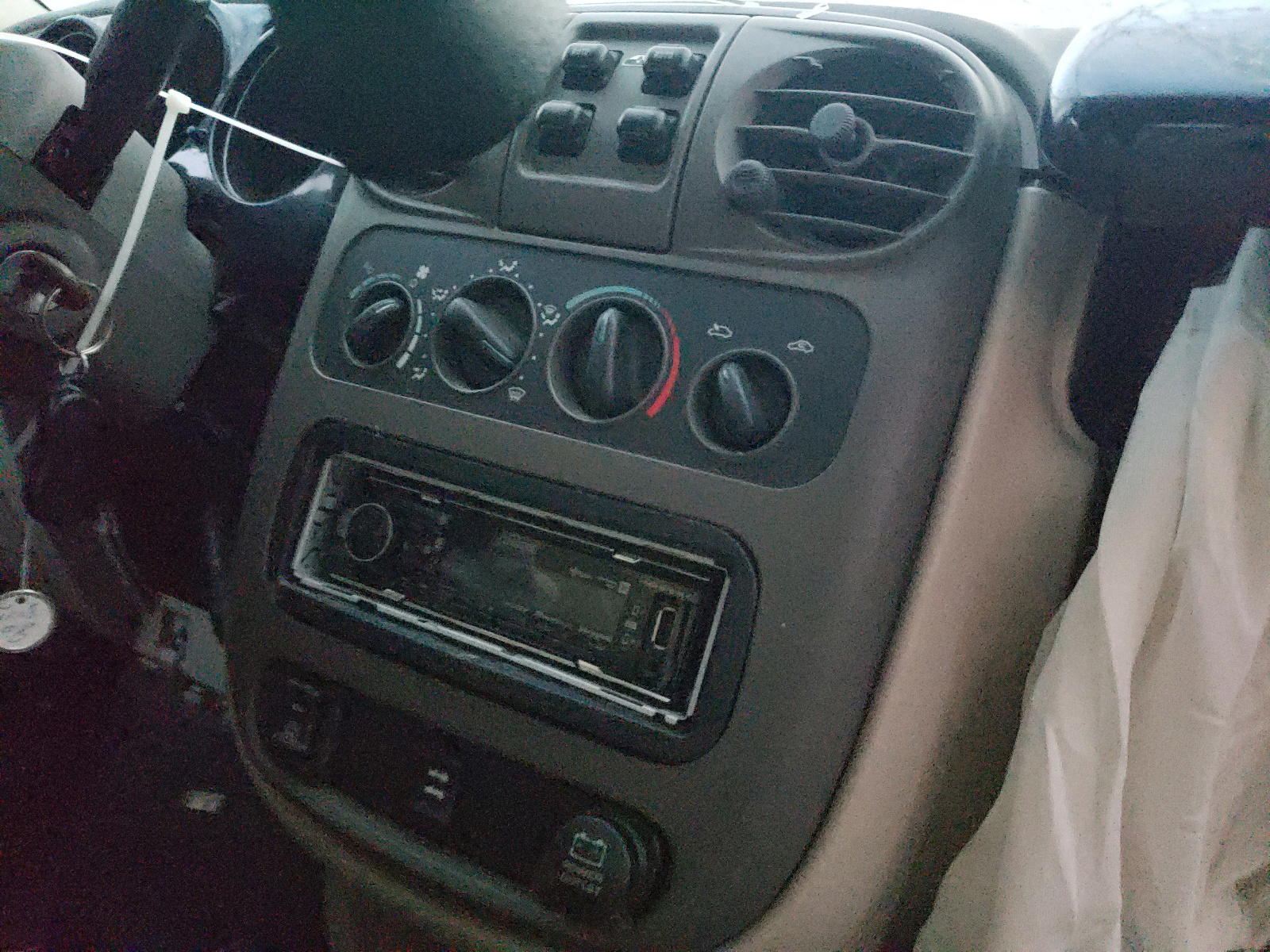 Photo 9 from auction – 2005 CHRYSLER PT CRUISER with VIN 3C3AY55EX5T528156
