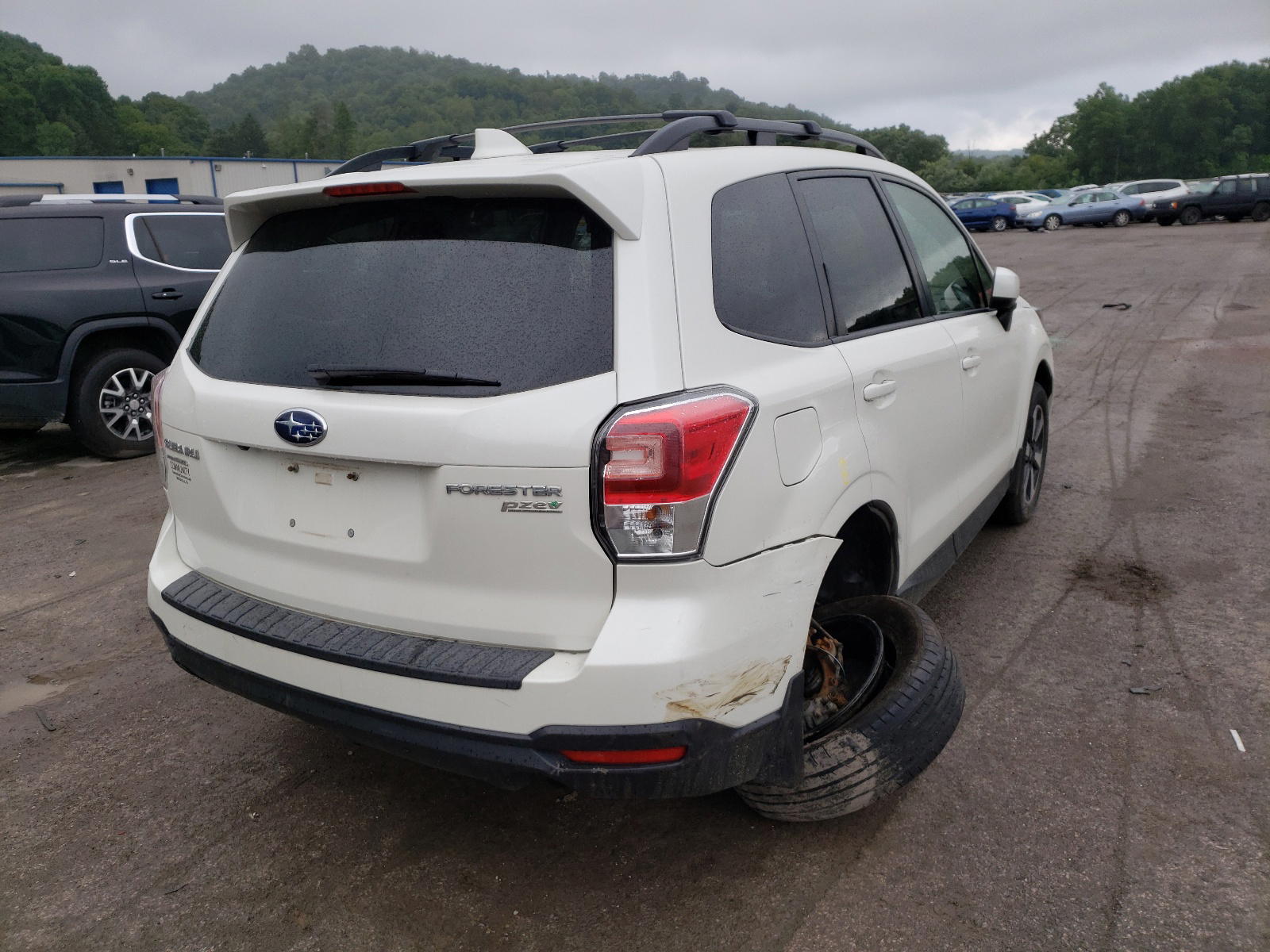 Photo 4 from auction – 2017 SUBARU FORESTER 2 with VIN JF2SJAEC4HH408305