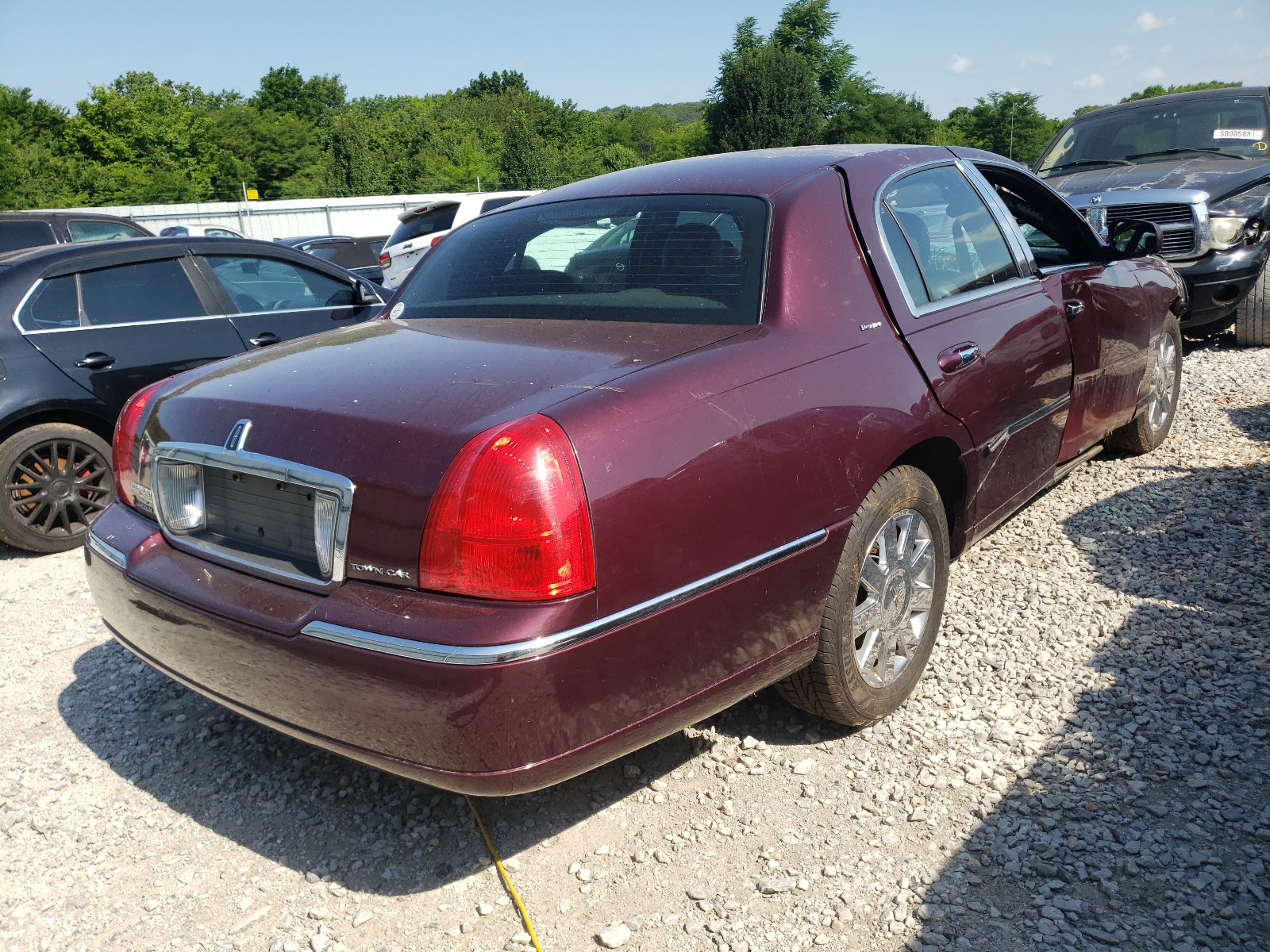 Photo 4 from auction – 2007 LINCOLN TOWN CAR D with VIN 1LNHM83V97Y620348